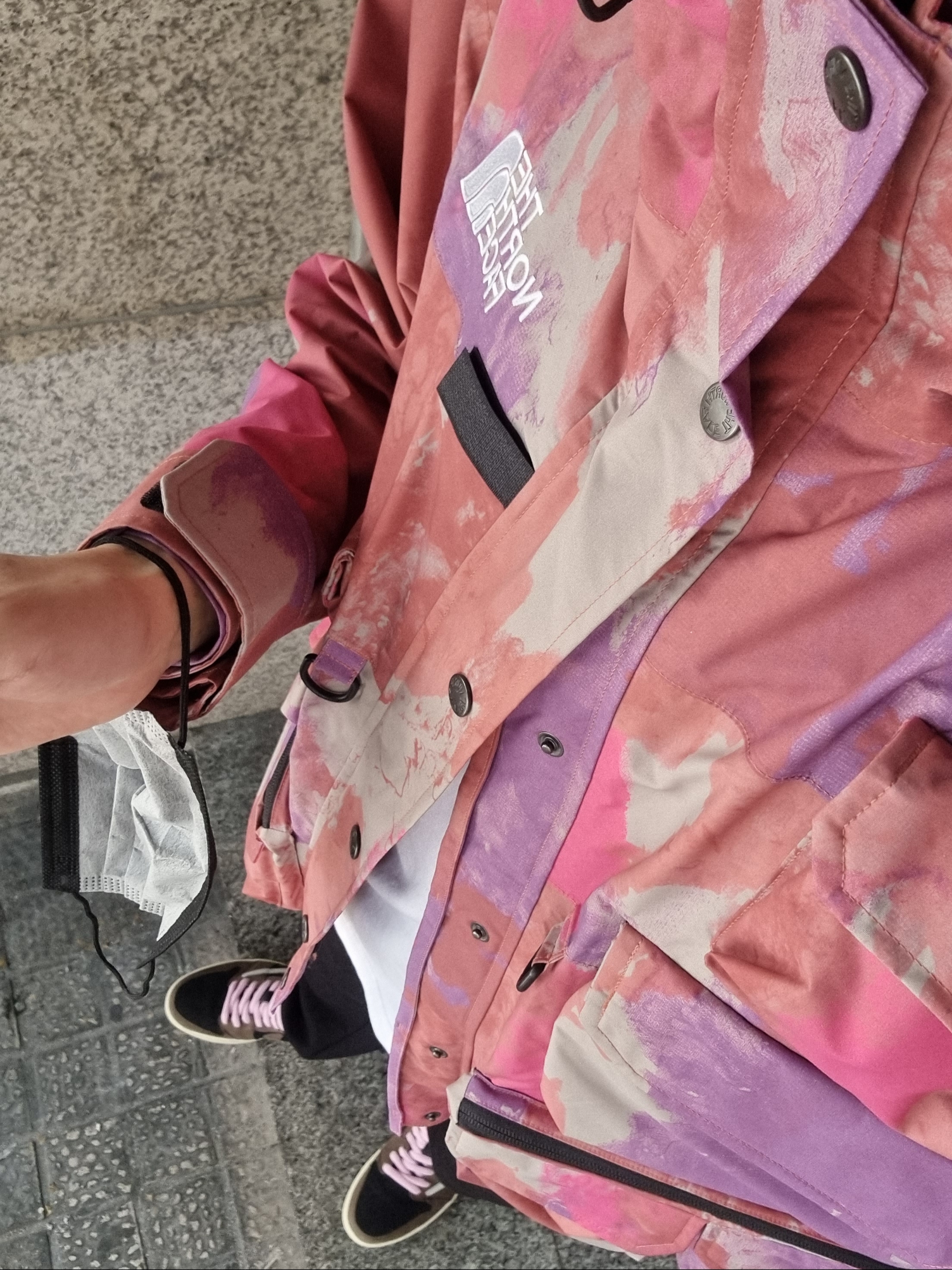 Supreme x The North Face Cargo Jacket Multi-Color - 20SS, Jordan 1 x Travis Scott Retro Low OG SP Mocha 착용 스타일
