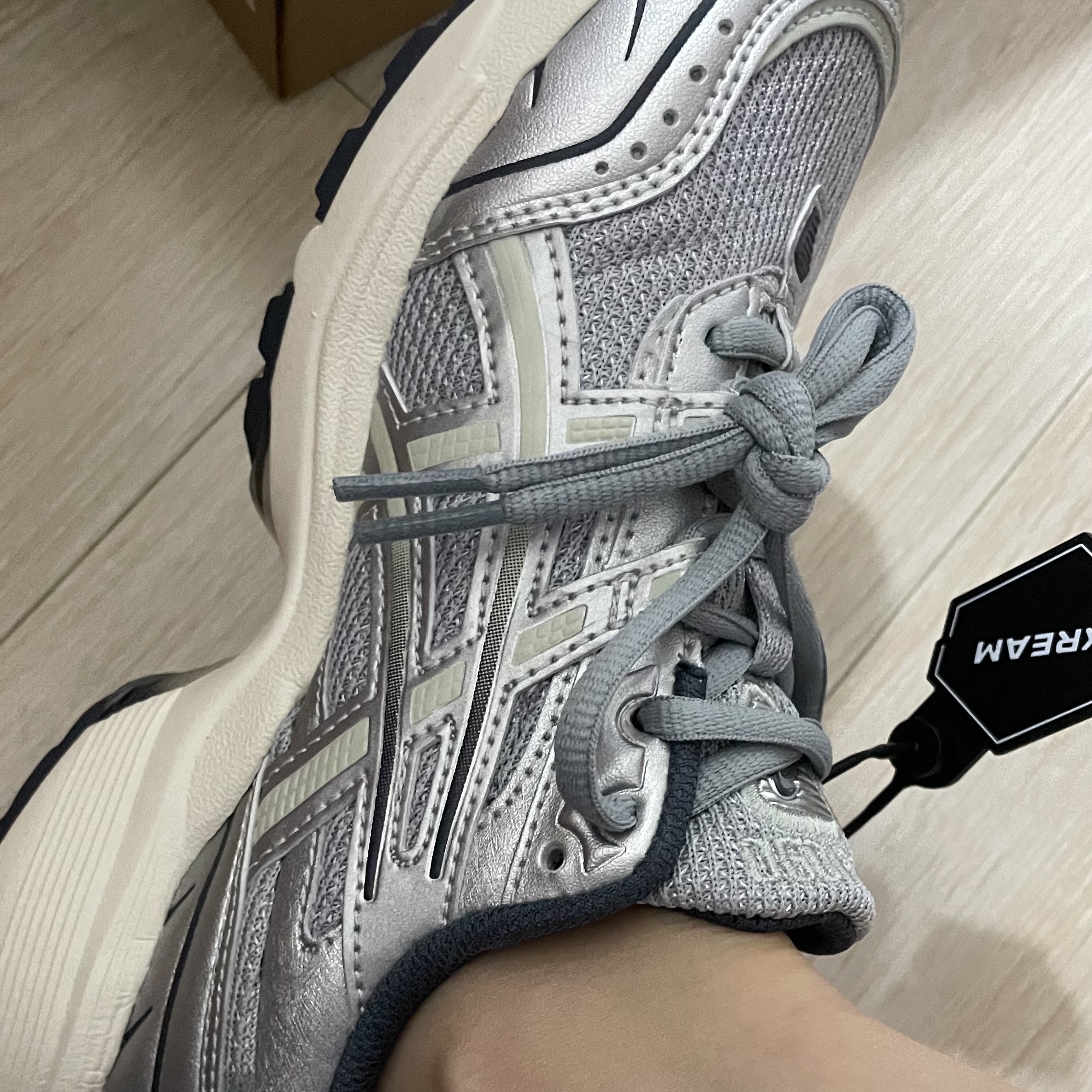 Asics Gel-1090 Piedmont Grey 착용 스타일