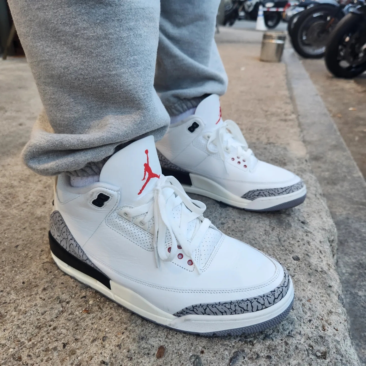 Jordan 3 Retro White Cement Reimagined 착용 스타일 - 2