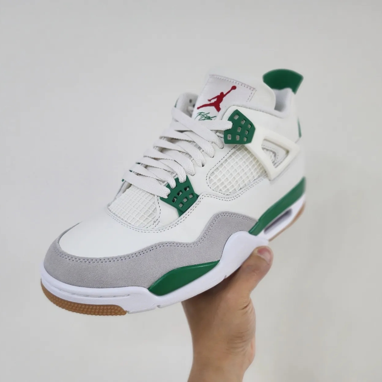 Jordan 4 x Nike SB Retro SP Pine Green 착용 스타일 - 1