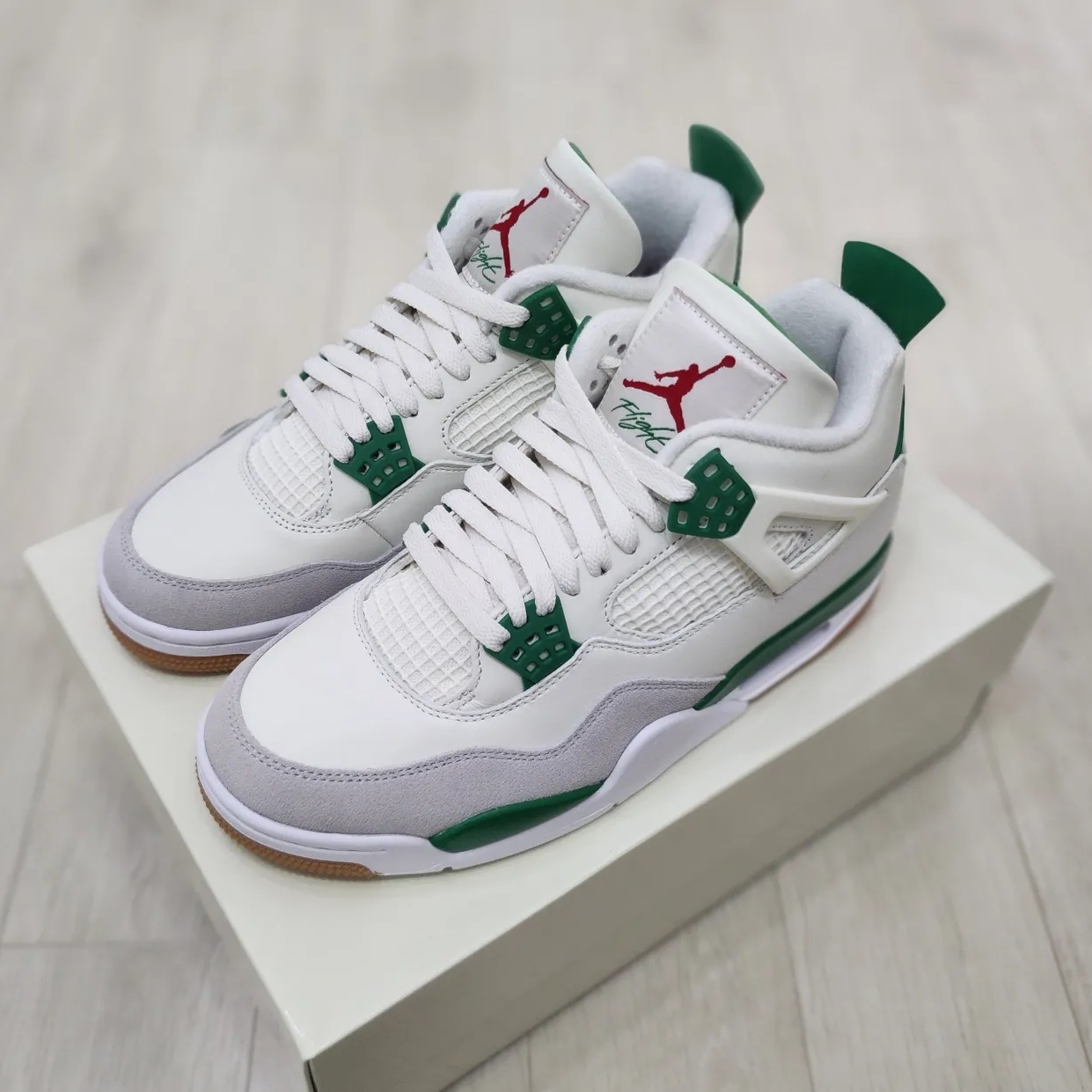 Jordan 4 x Nike SB Retro SP Pine Green 착용 스타일 - 2