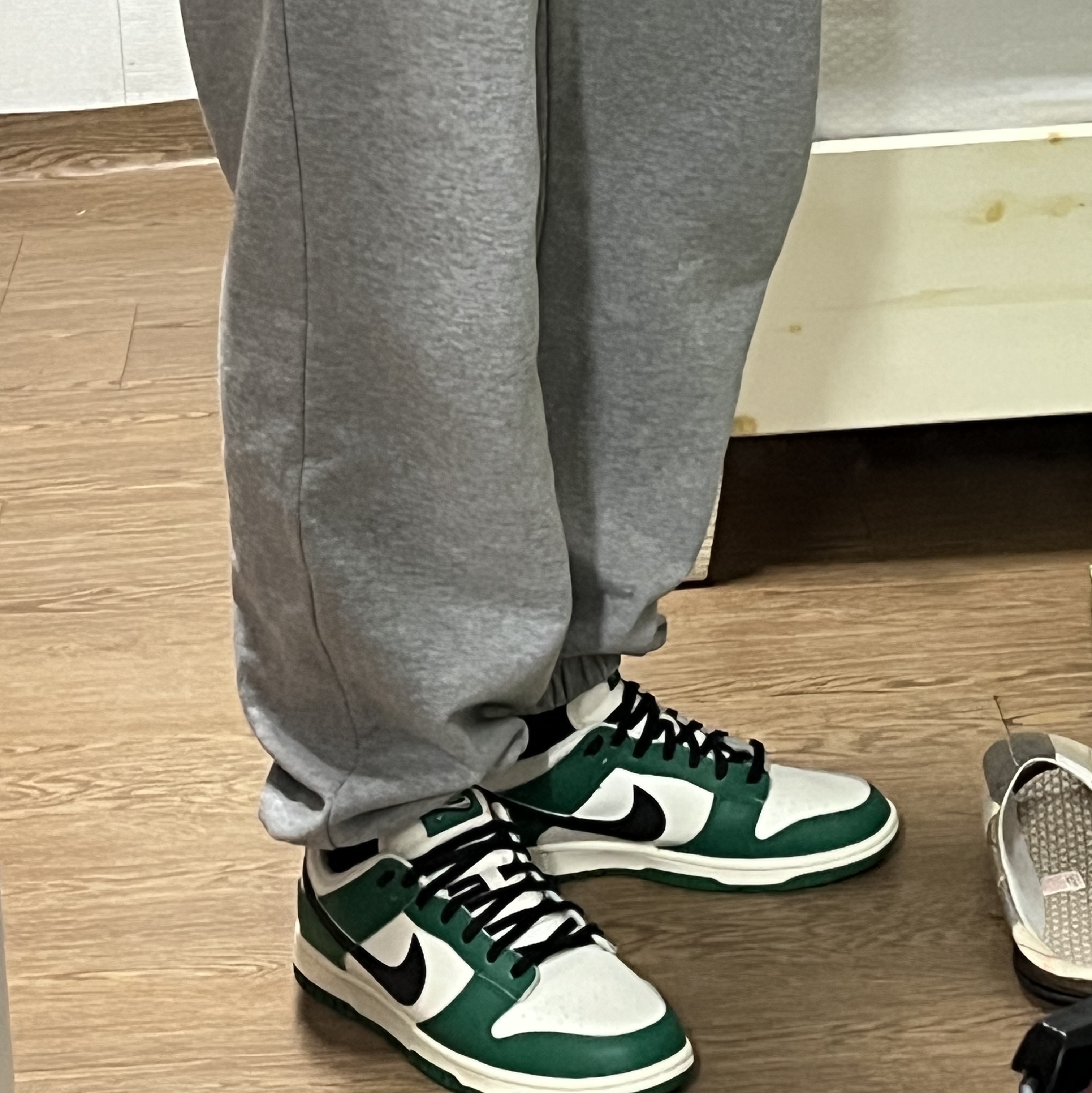 Nike Dunk Low Retro SE Jackpot Malachite 착용 스타일 - 2