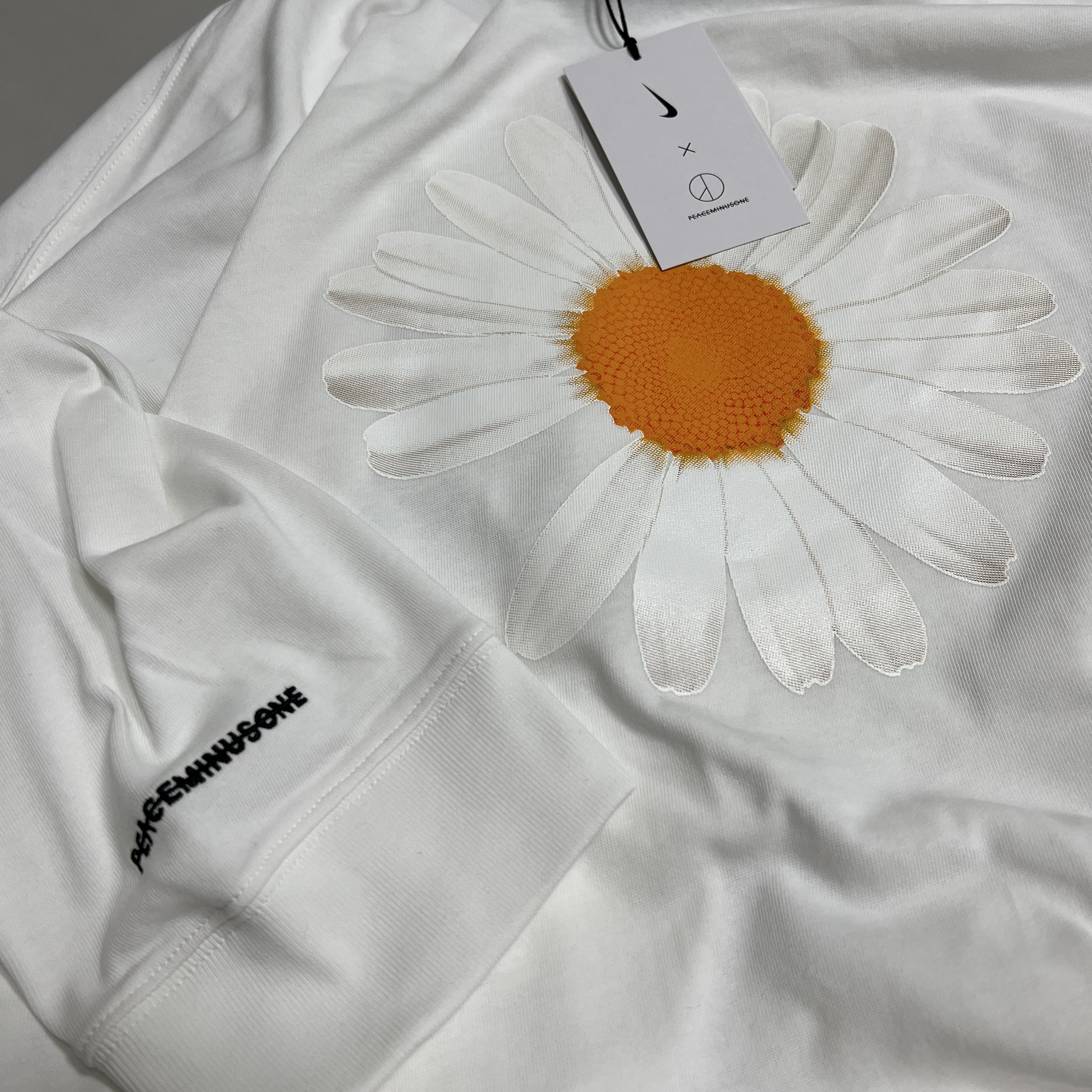 Nike x Peaceminusone LS T-Shirt White (DR0098-100) 착용 스타일 - 1