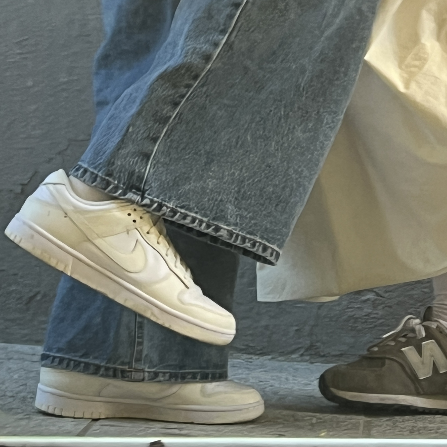 (W) Nike Dunk Low White and Sail 착용 스타일 - 2
