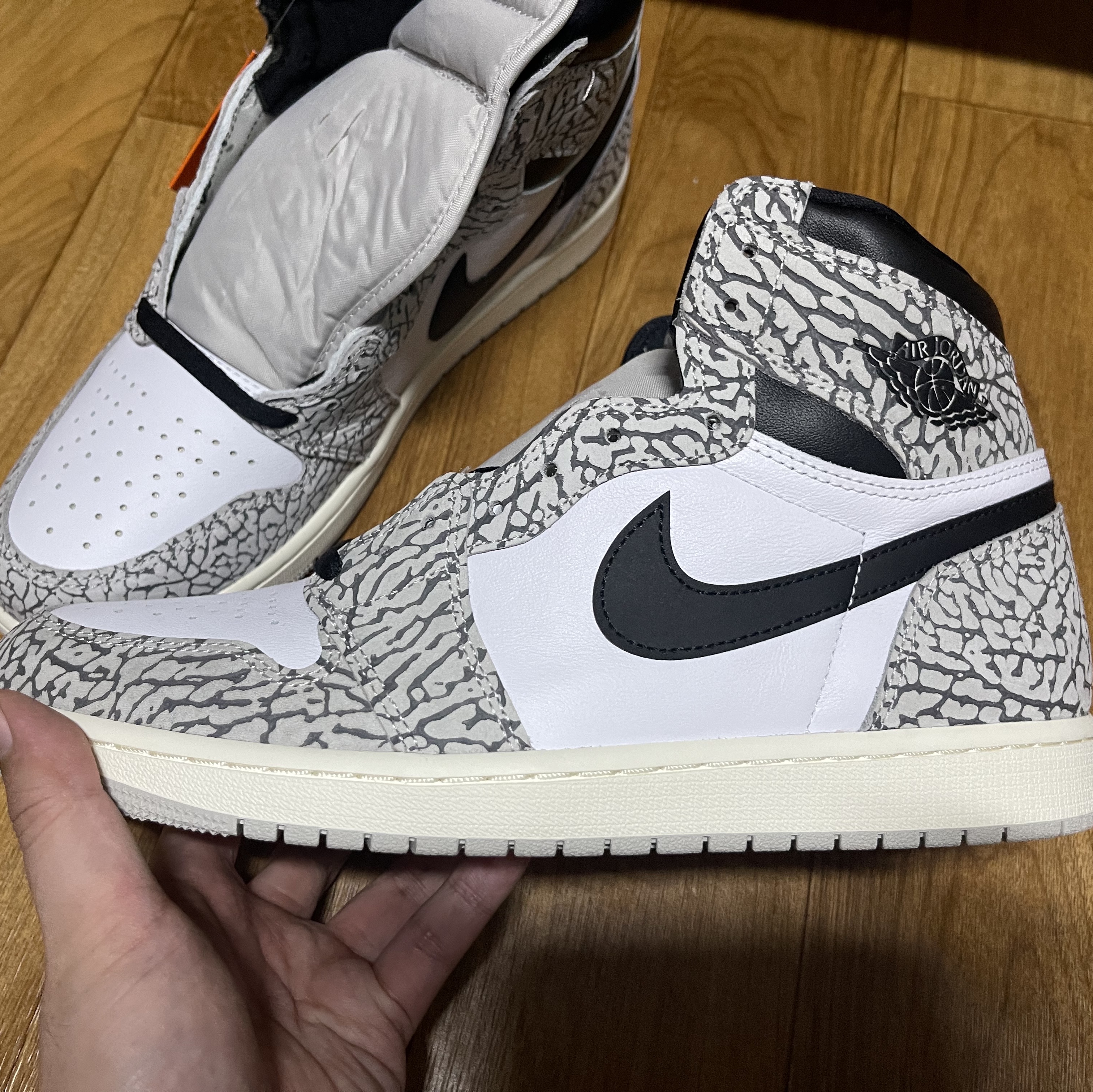 Jordan 1 Retro High OG White Cement 착용 스타일 - 1
