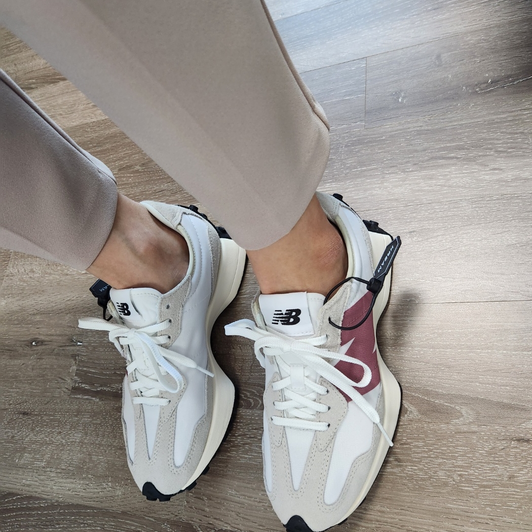 (W) New Balance 327 Gray Rose 착용 스타일 - 2