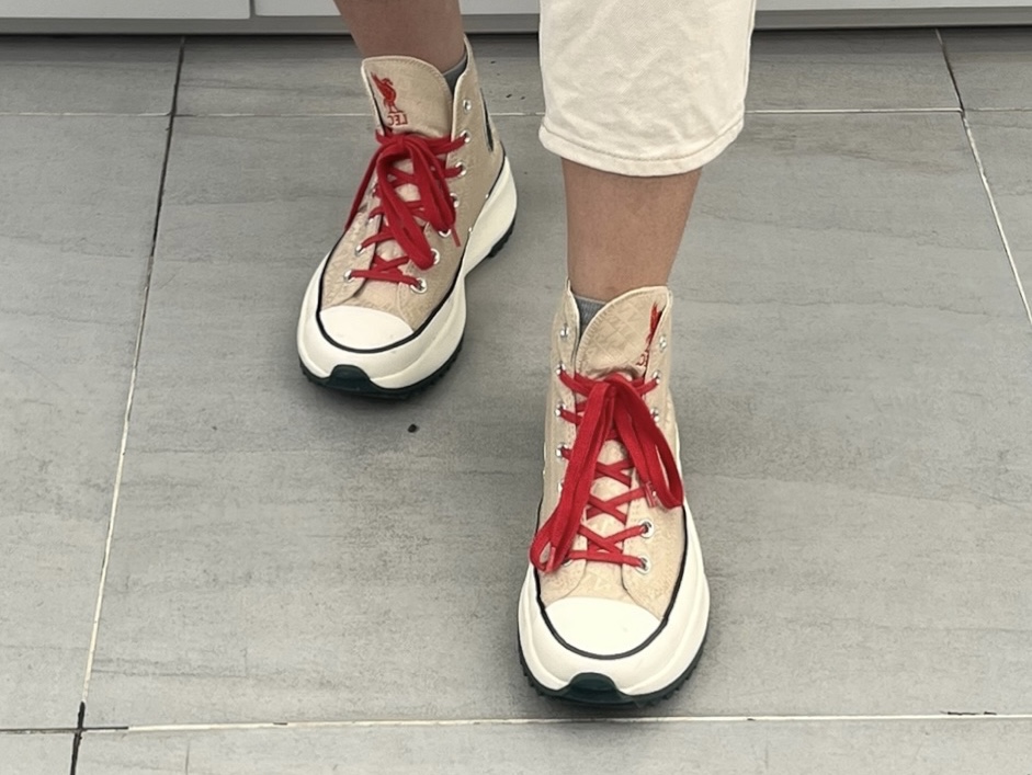 Converse x Liverpool FC Run Star Hike Hi Oat Milk 착용 스타일