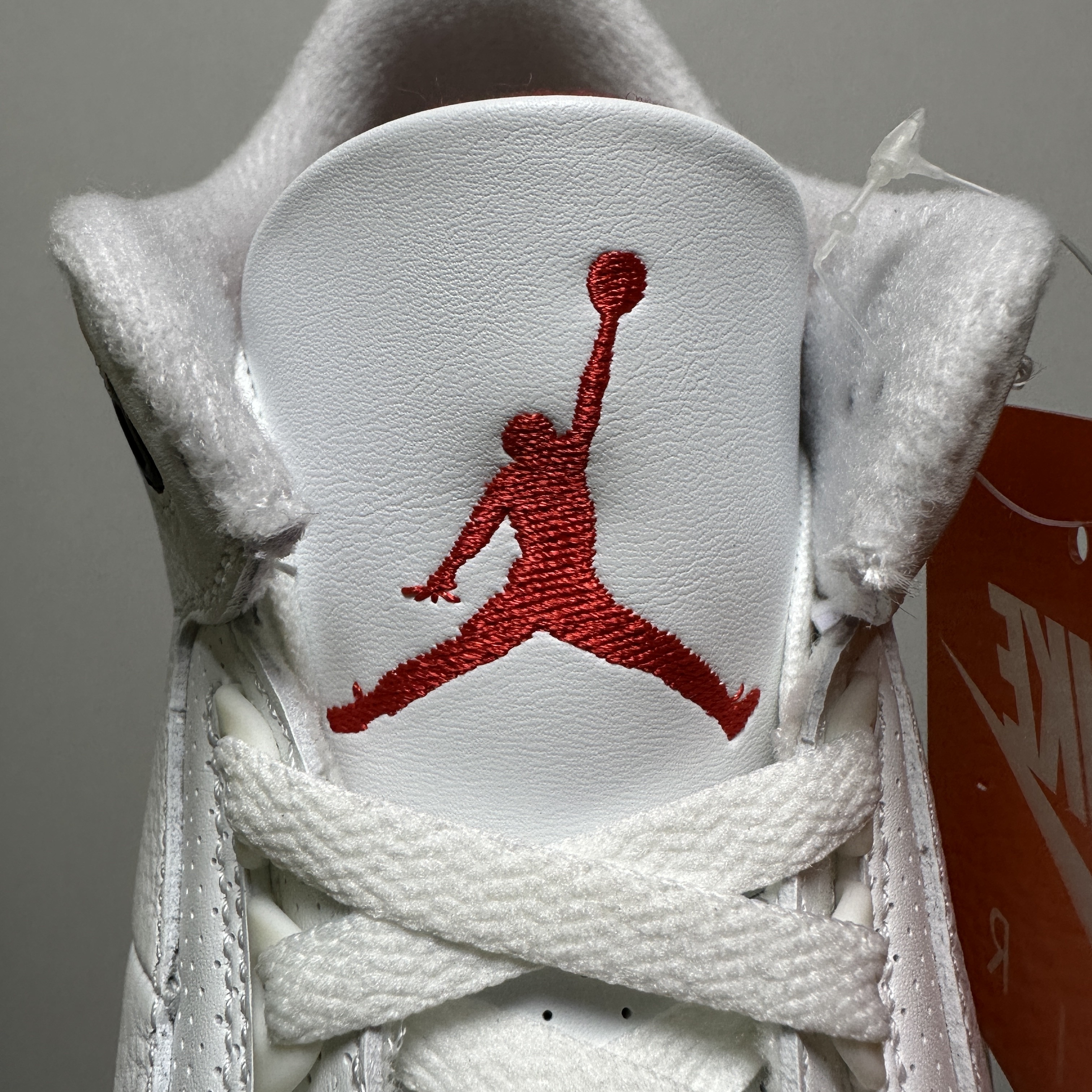 Jordan 3 Retro White Cement Reimagined 착용 스타일 - 3