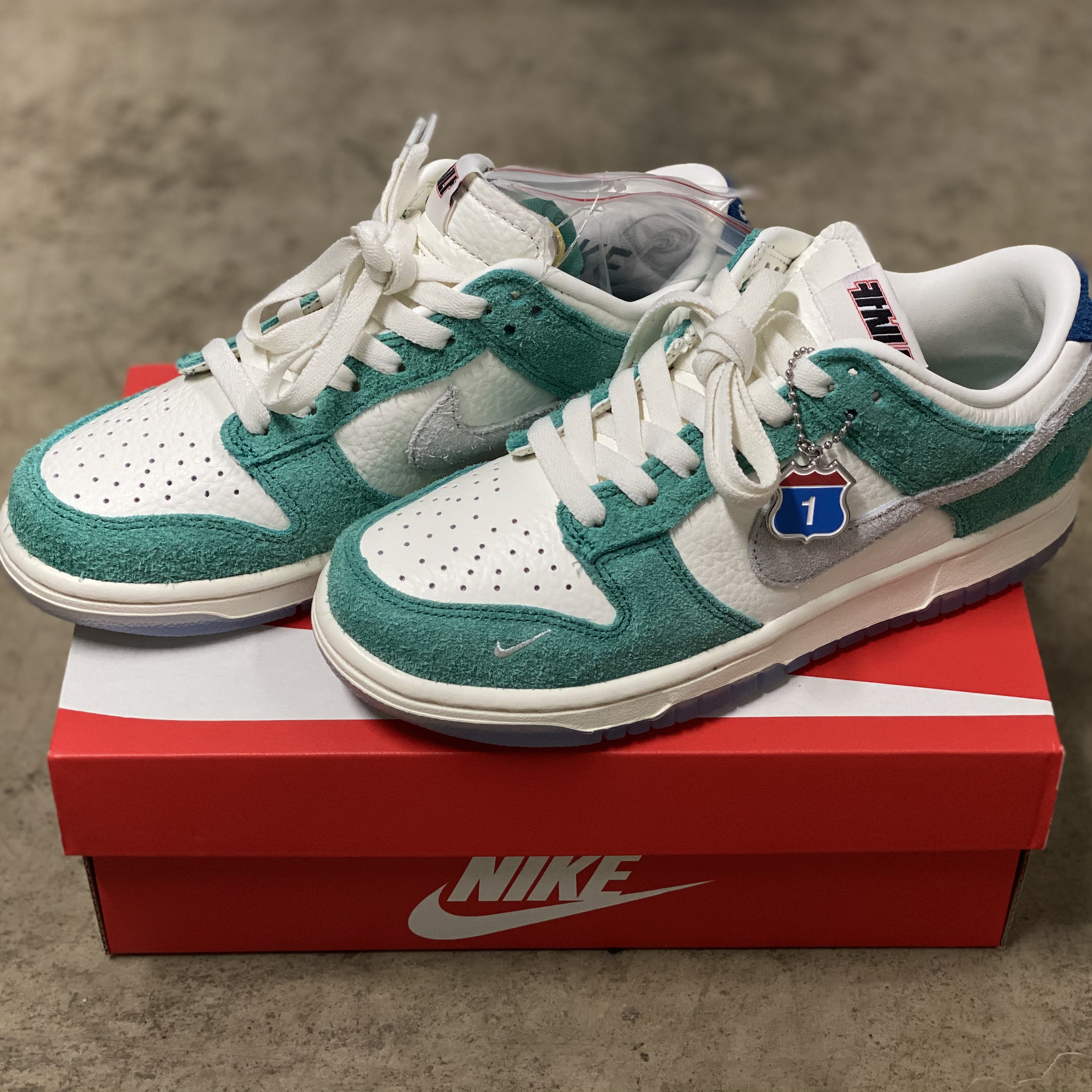 Nike x Kasina Dunk Low Road Sign - Kasina Exclusive 착용 스타일 - 1