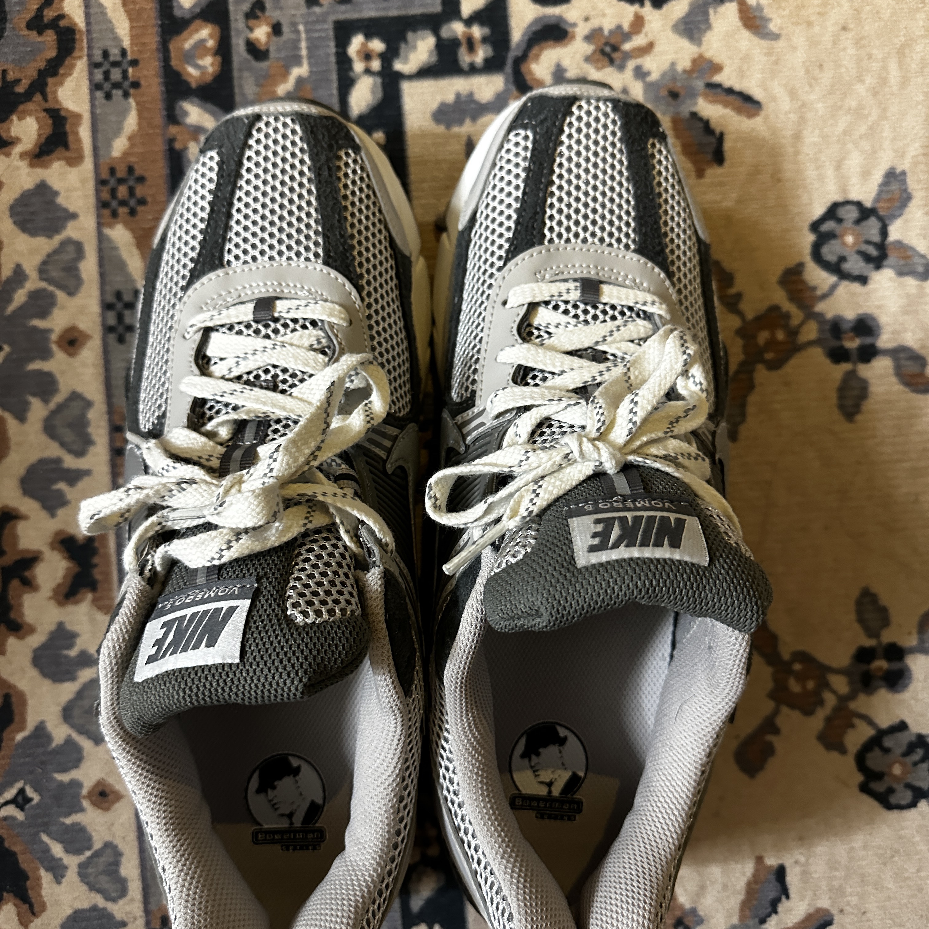 Nike Zoom Vomero 5 PRM Light Iron Ore and Flat Fewter 착용 스타일 - 5