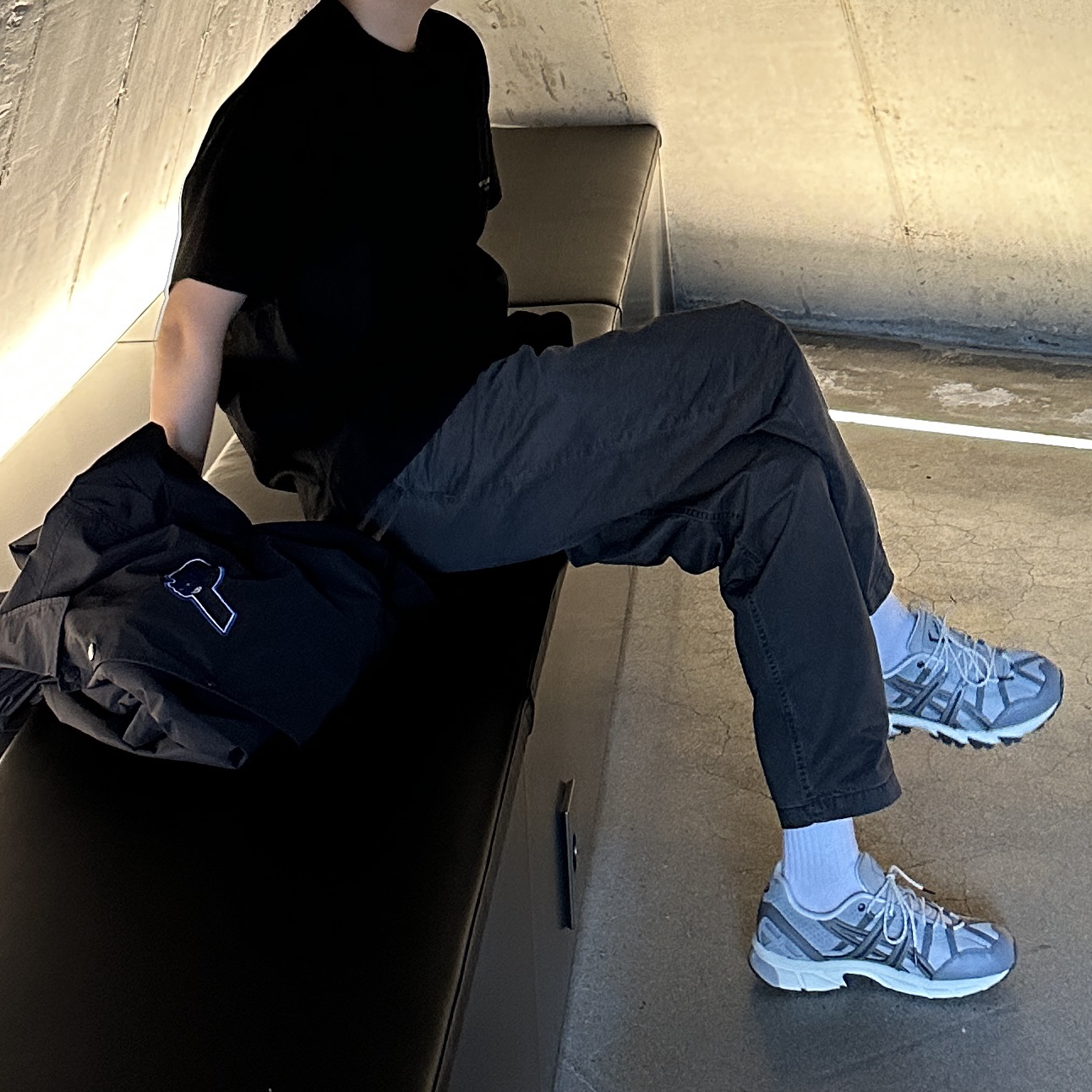 Wooyoungmi Silver Chrome Back Logo T-Shirt Black - 22FW, Asics Gel-Sonoma 15-50 Oyster Grey Clay Grey 착용 스타일 - 2