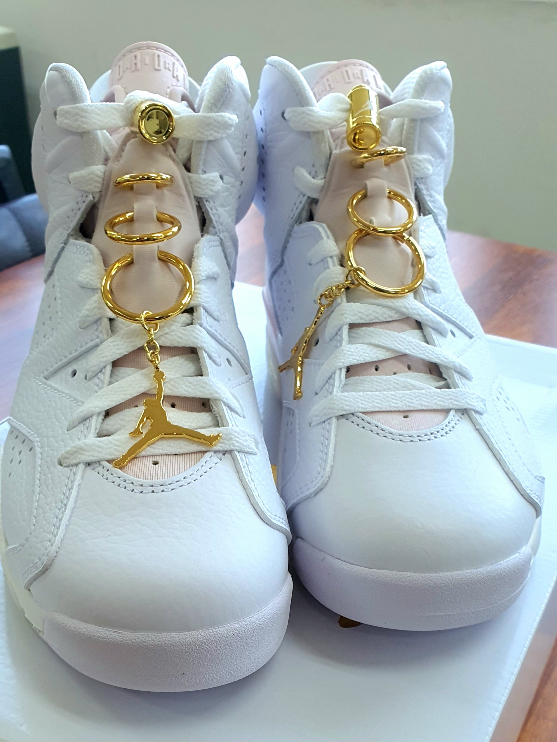 (W) Jordan 6 Retro Gold Hoops 착용 스타일 - 2