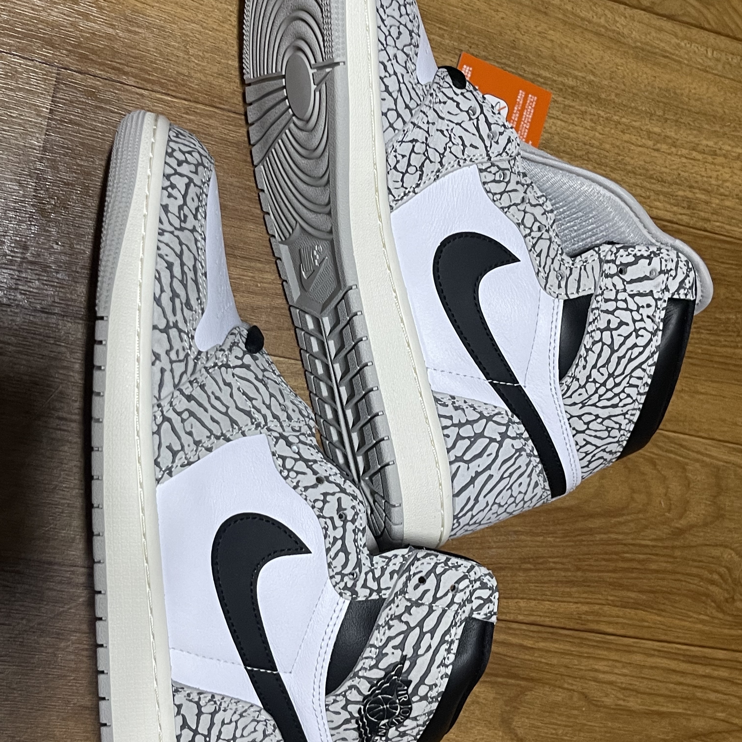 Jordan 1 Retro High OG White Cement 착용 스타일 - 2