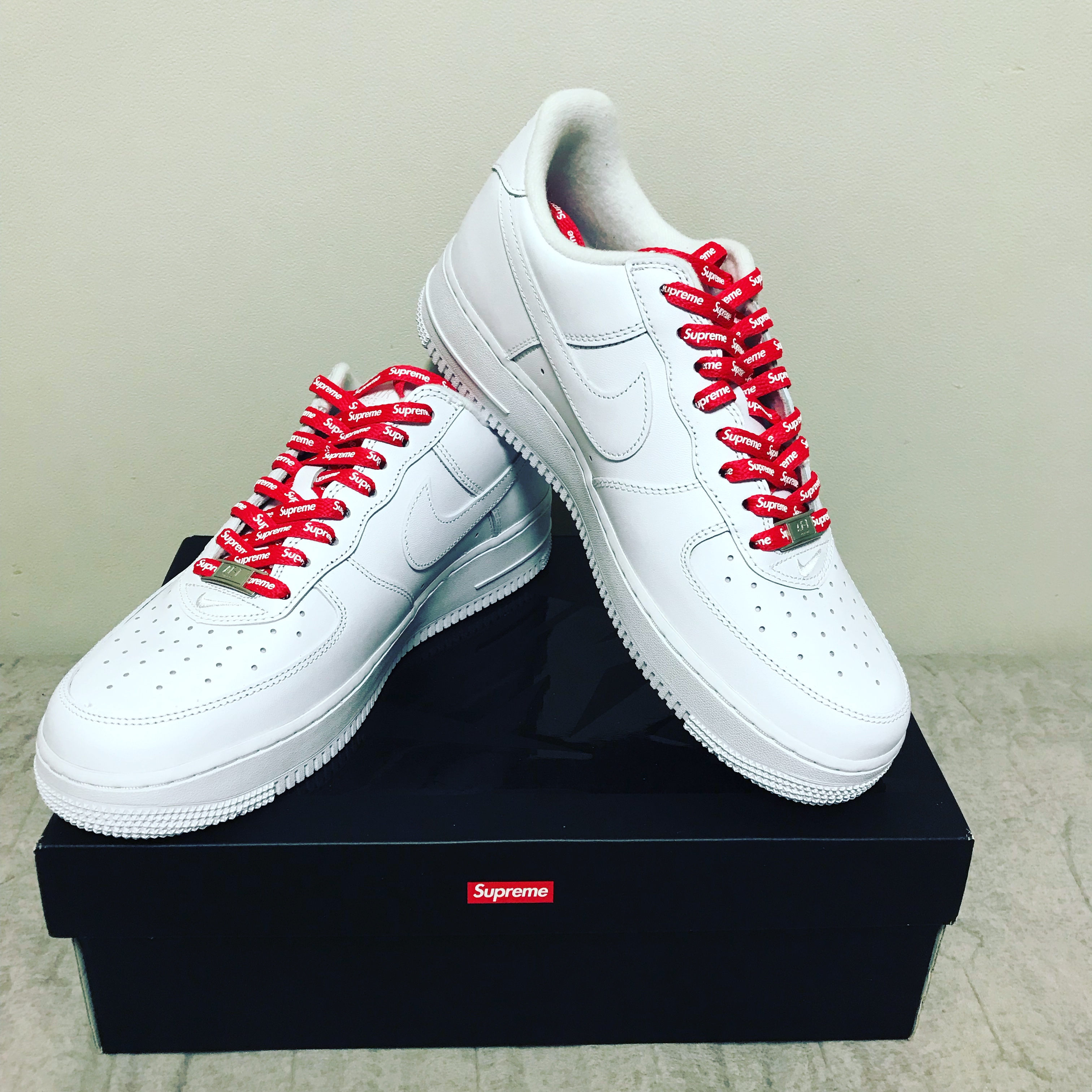 Nike x Supreme Air Force 1 Low White 착용 스타일