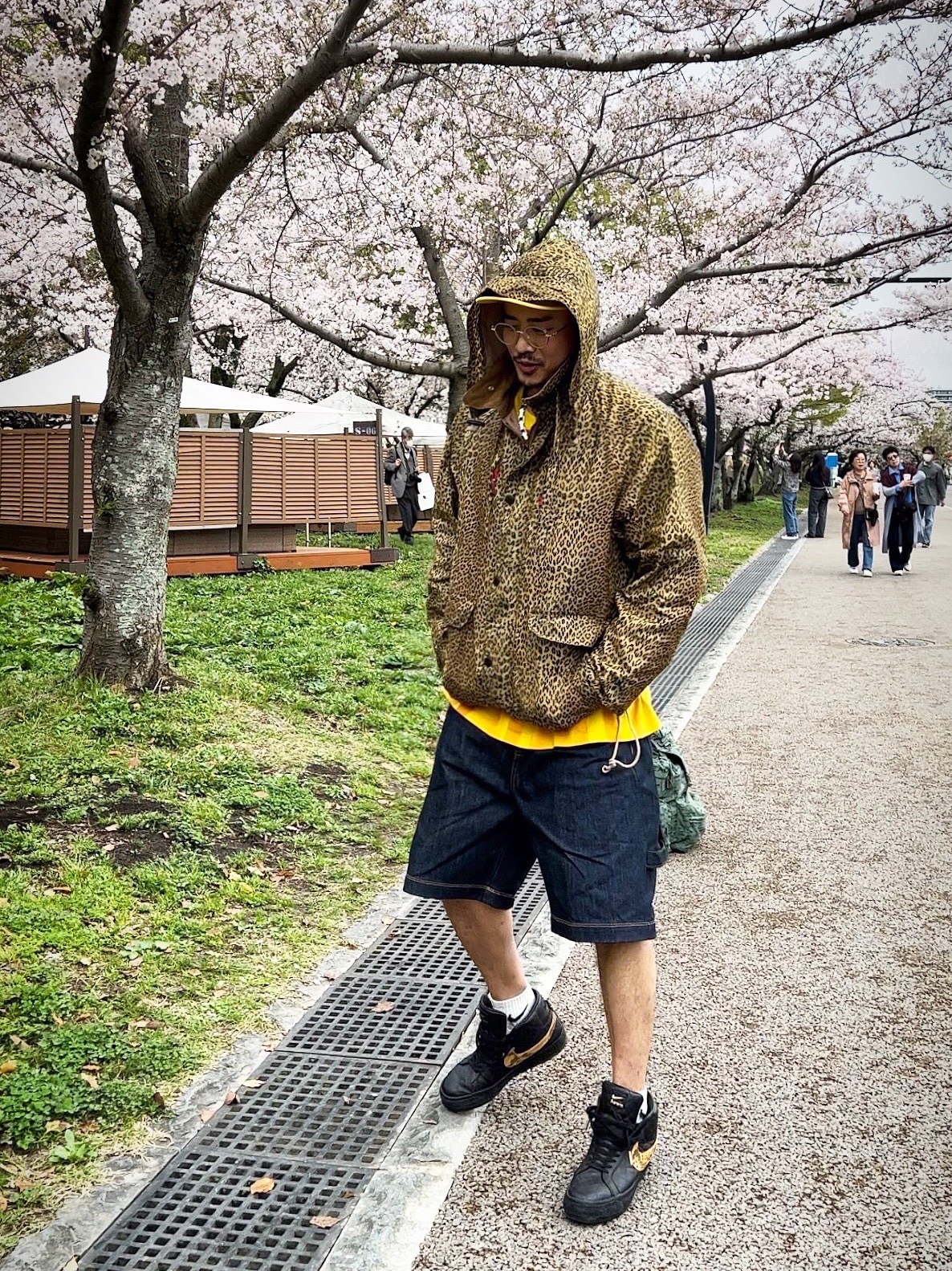 Supreme x Barbour Lightweight Waxed Cotton Field Jacket Leopard - 20SS, Nike x Supreme SB Zoom Blazer Mid QS 2 Black 착용 스타일 - 1