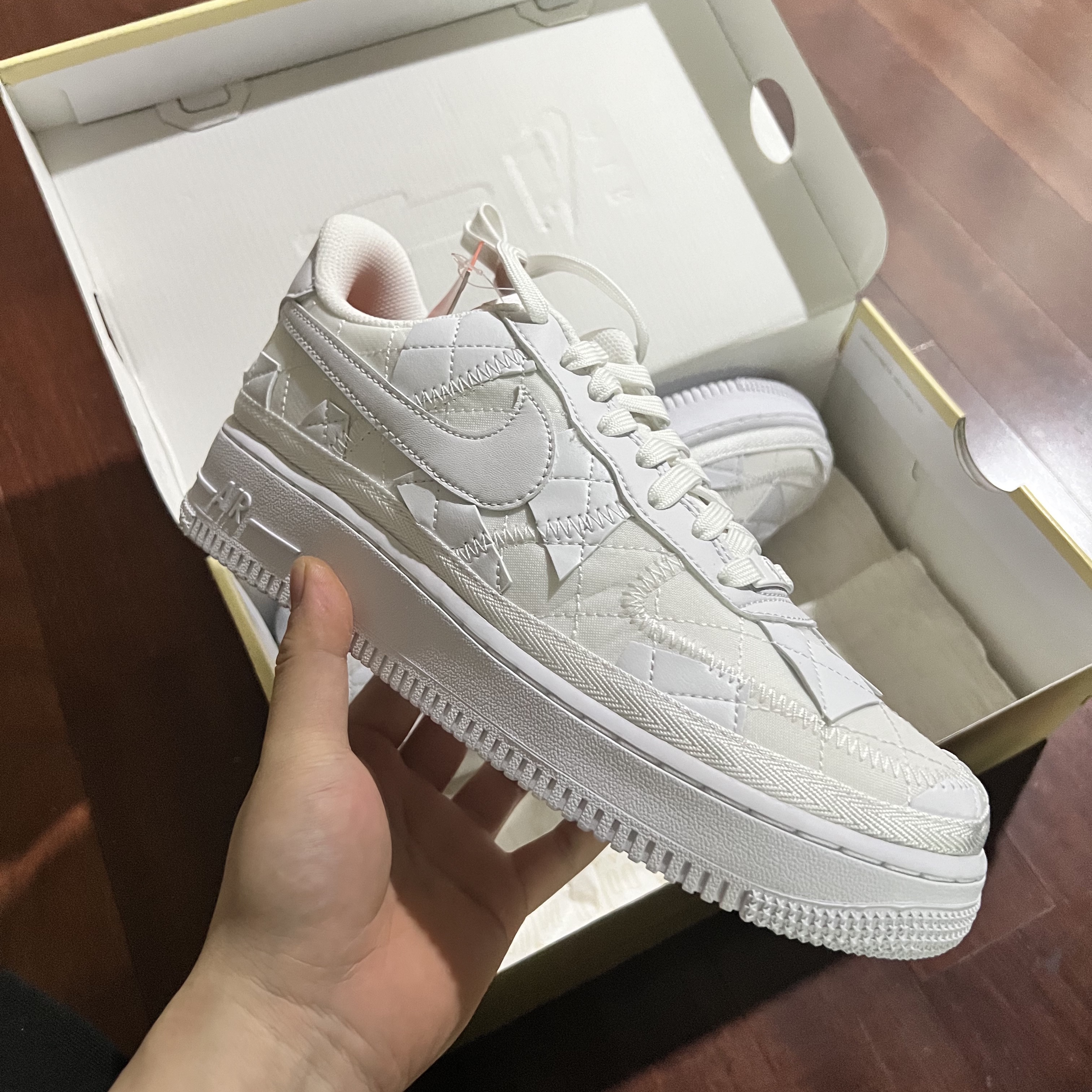 Nike x Billie Eilish Air Force 1 Low SP Triple White 착용 스타일 - 1
