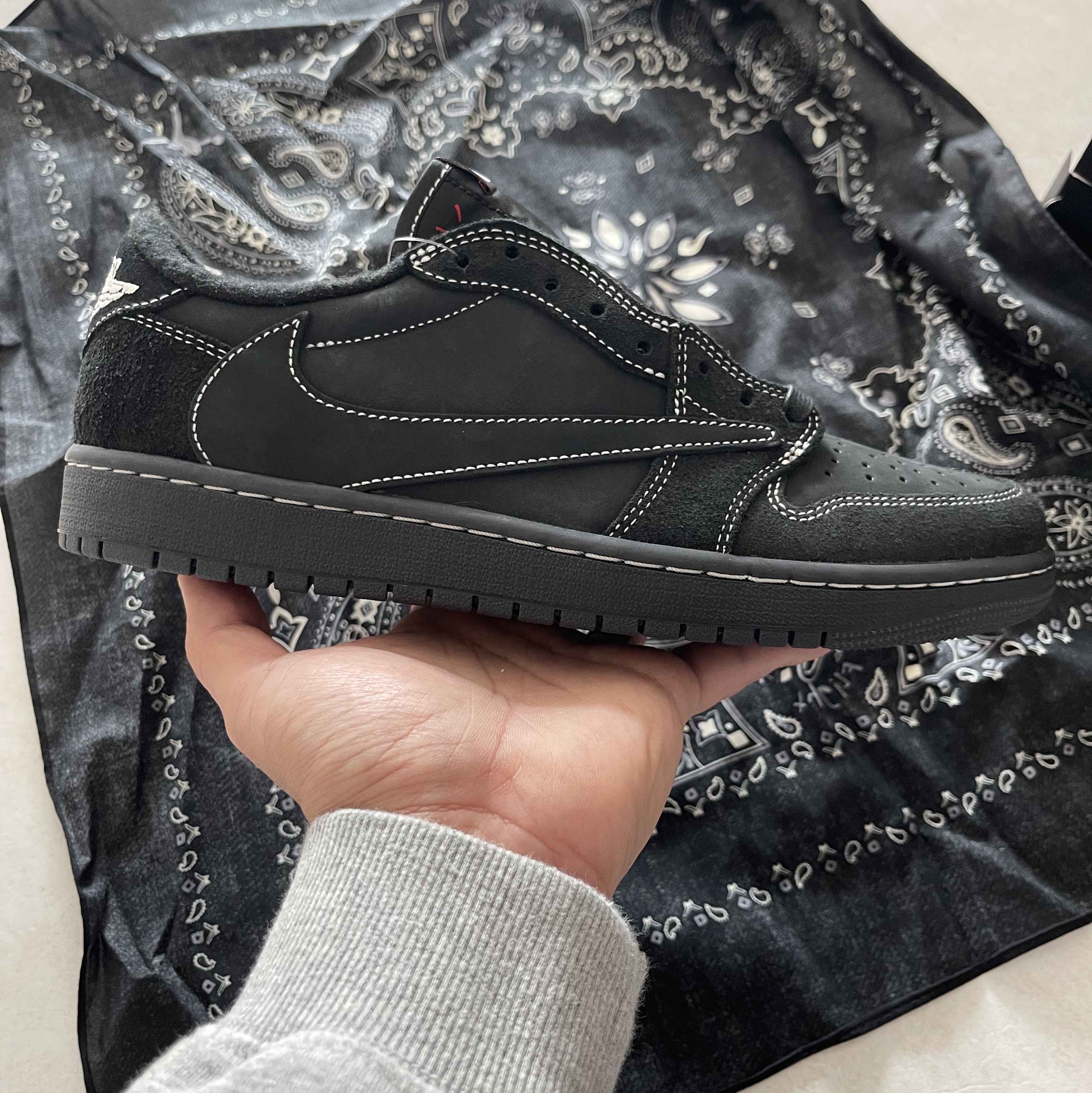 Jordan 1 x Travis Scott Retro Low OG SP Black Phantom 착용 스타일