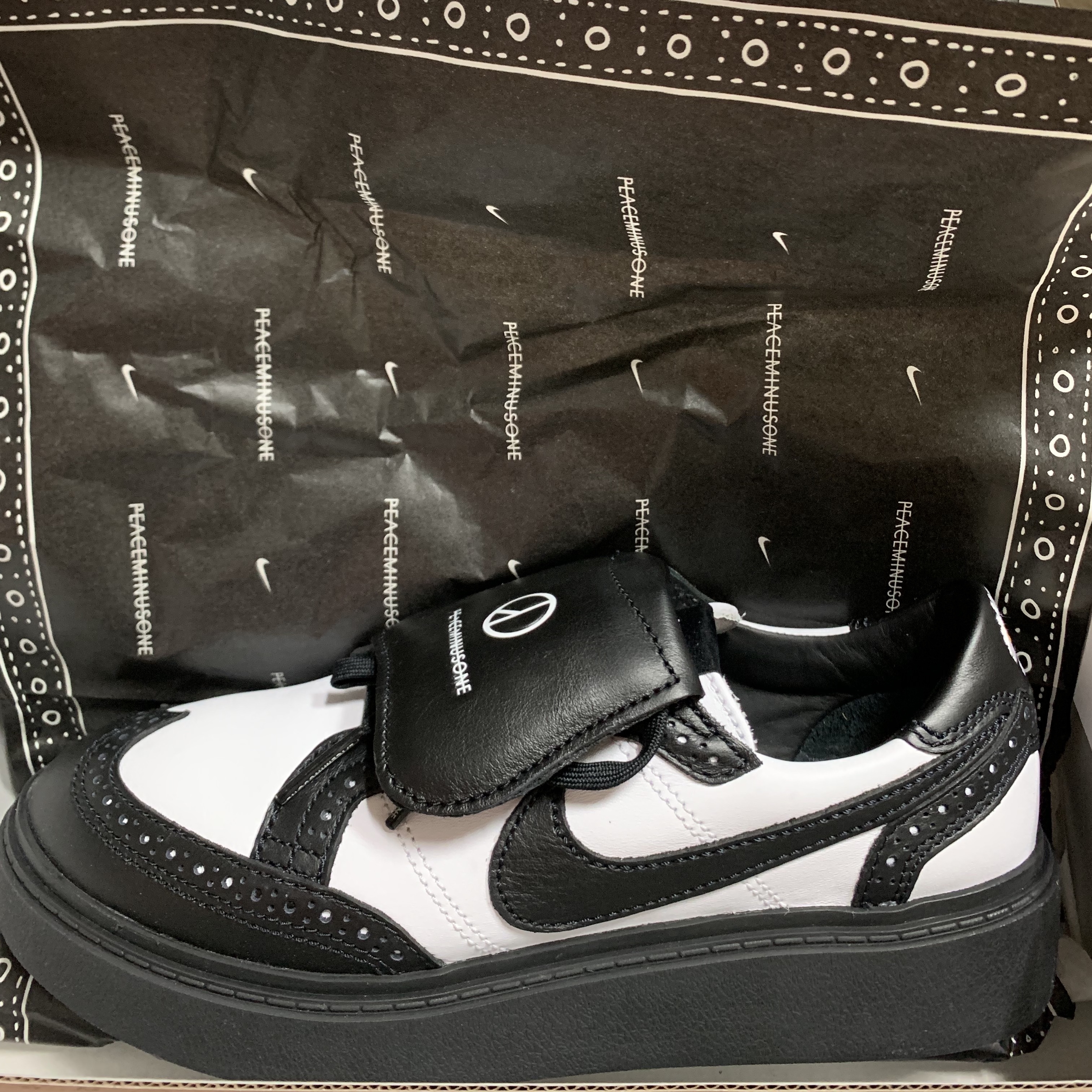 Nike x Peaceminusone Kwondo1 Black and White 착용 스타일 - 2