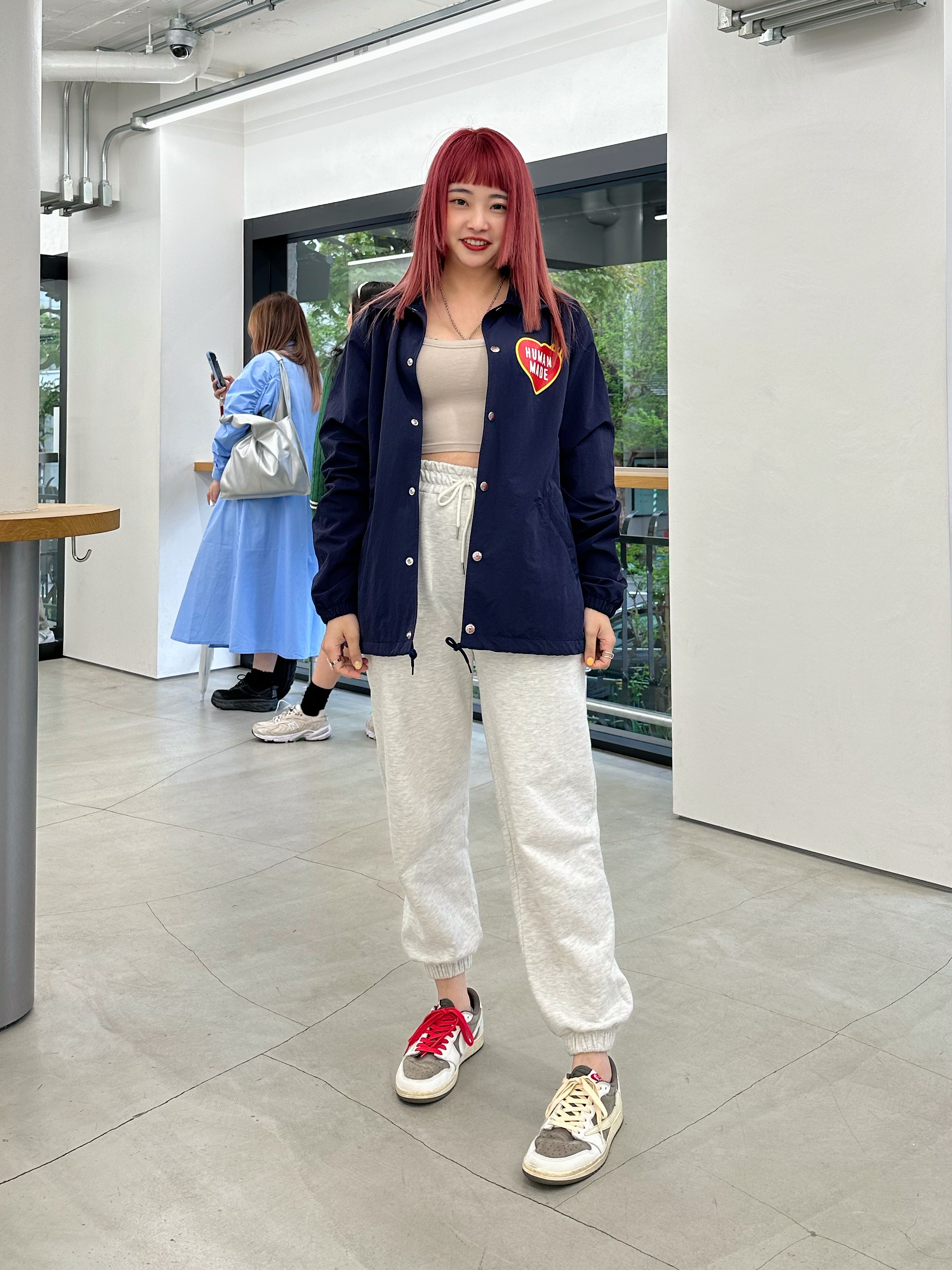 Human Made Coach Jacket Navy, Jordan 1 x Travis Scott Retro Low OG SP Sail and Ridgerock 착용 스타일 - 2