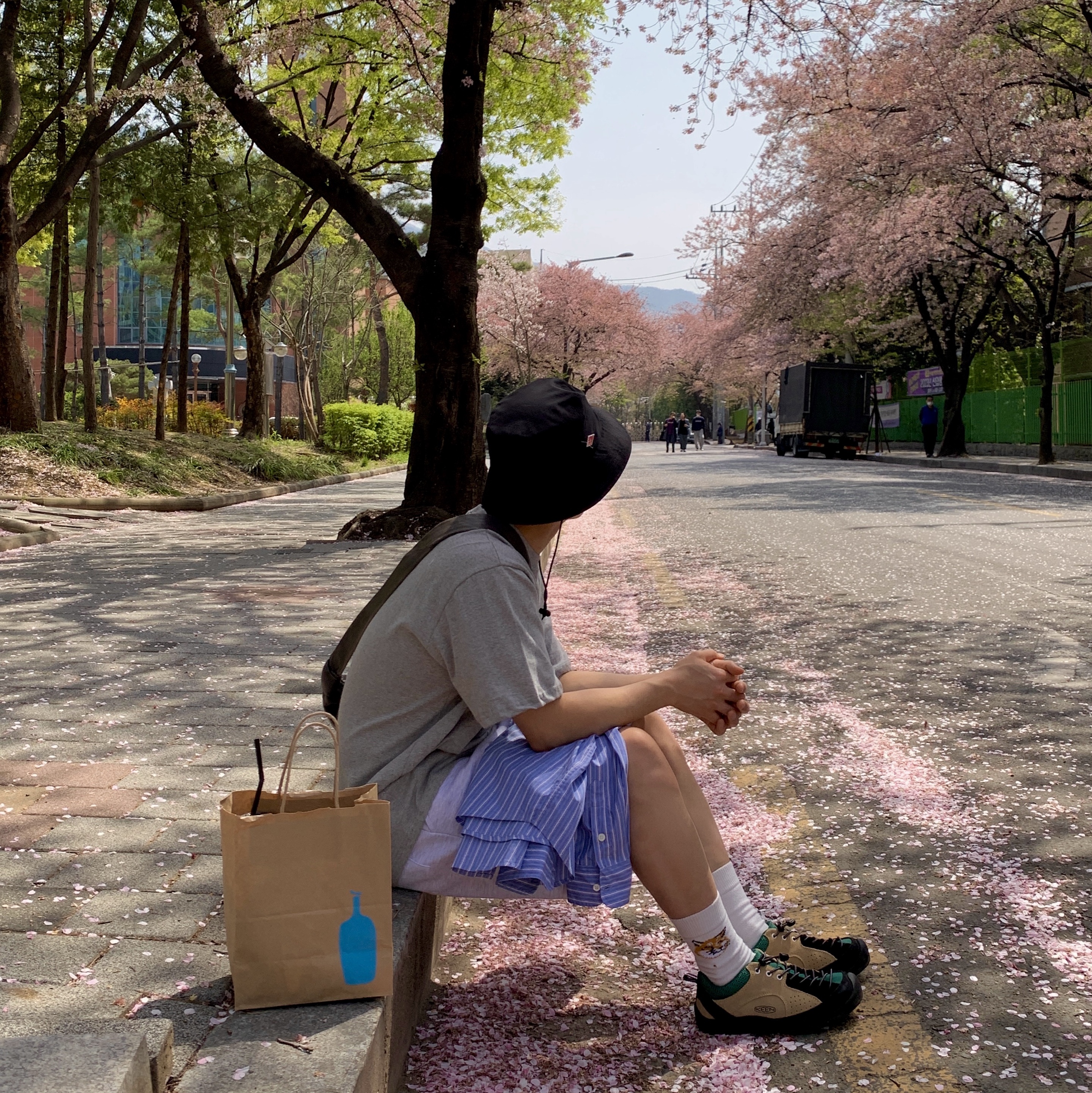 Keen Jasper Rocks SP Sneakers Taos Taupe, Lemaire Medium Croissant Bag Soft Nappa Leather Dark Chocolate 착용 스타일 - 2