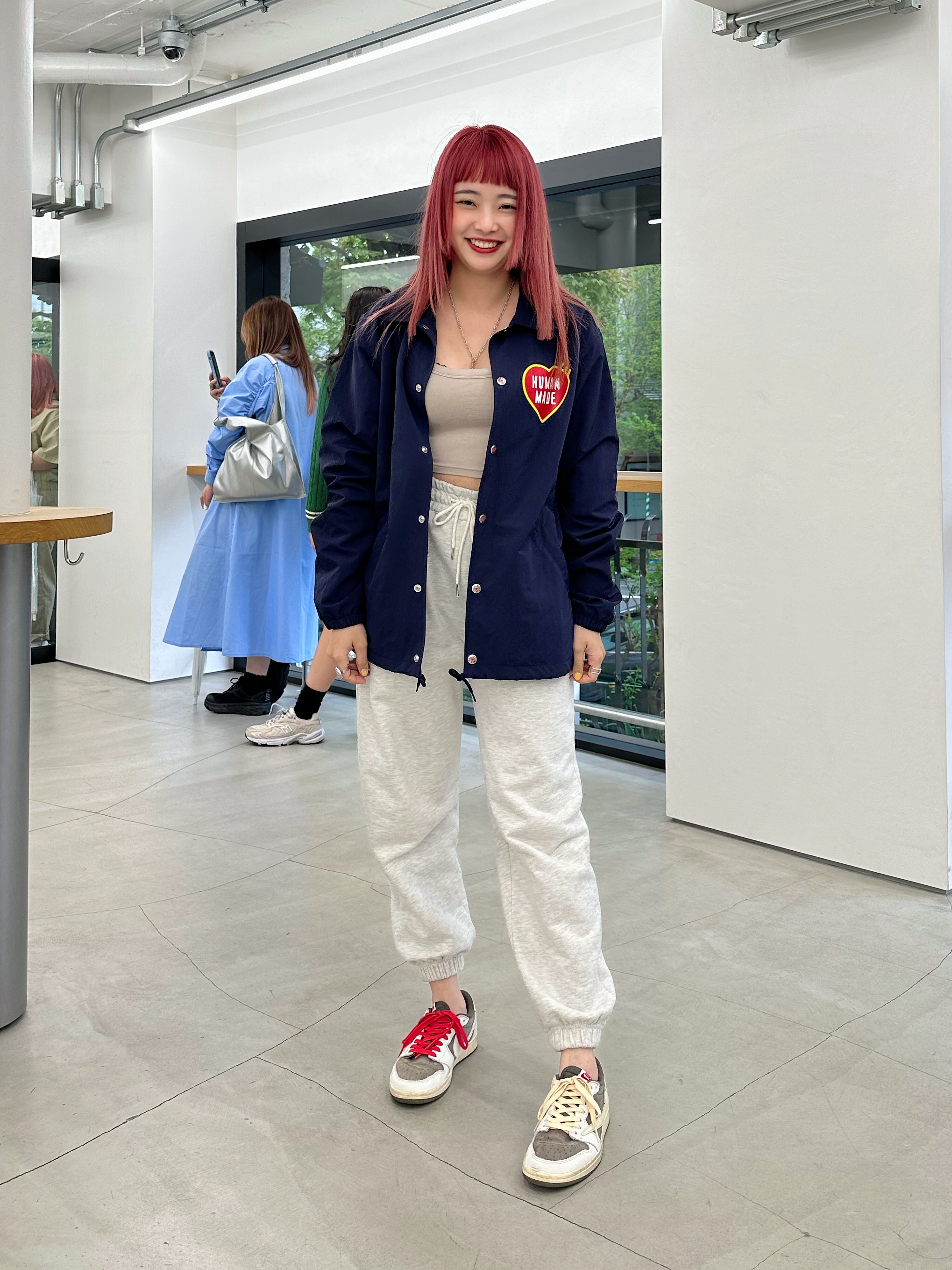 Human Made Coach Jacket Navy, Jordan 1 x Travis Scott Retro Low OG SP Sail and Ridgerock 착용 스타일 - 1