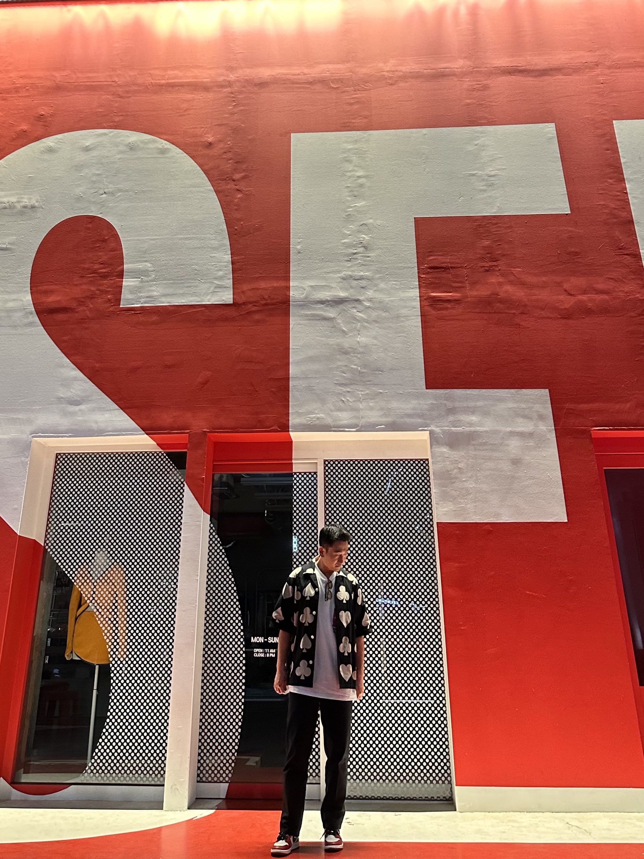 Needles x END. Blackjack Short Sleeve Shirt Black Off White, Jordan 1 Retro High OG Chicago 2022 착용 스타일