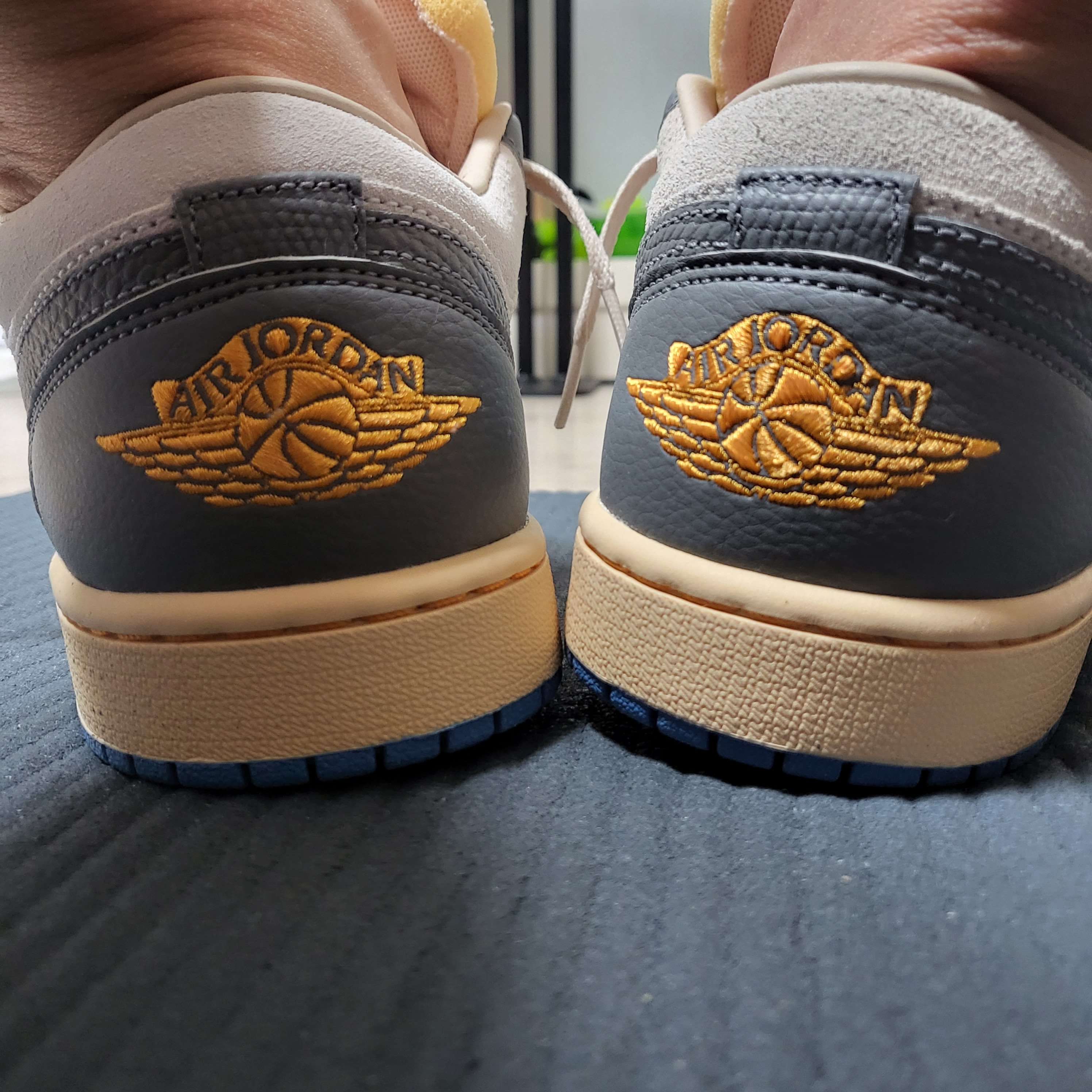 Jordan 1 Low SE Tokyo 96 착용 스타일 - 1