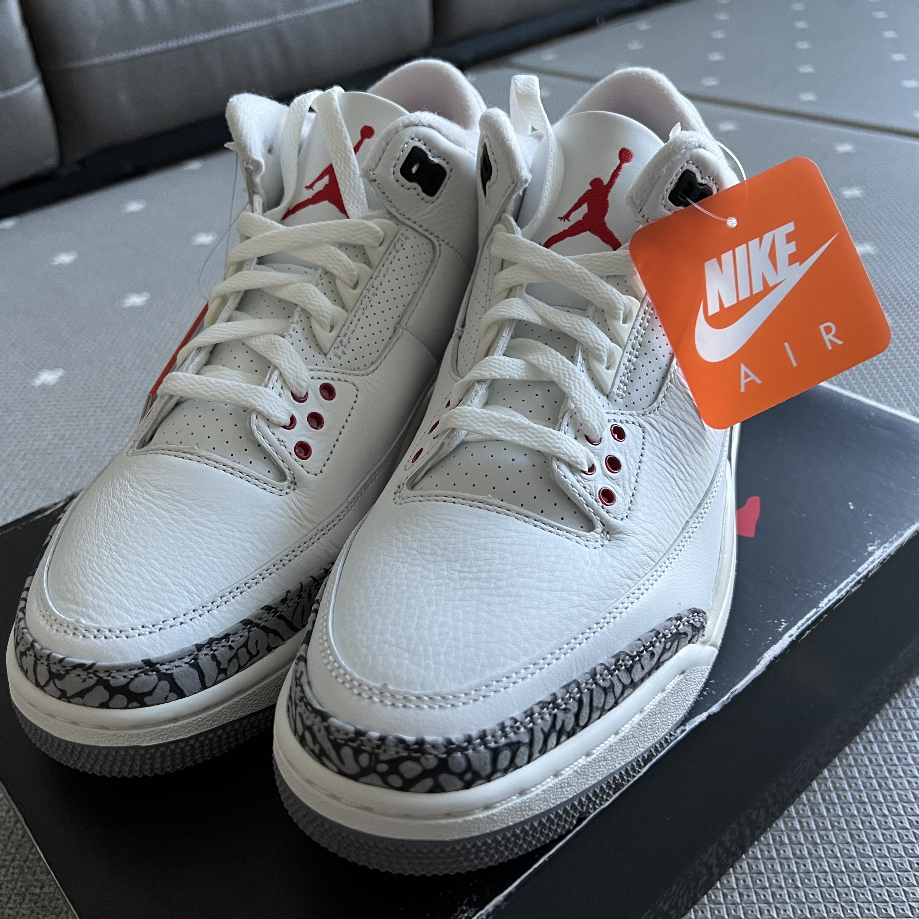 Jordan 3 Retro White Cement Reimagined, Jordan 3 Retro Fire Red 2022 착용 스타일 - 1