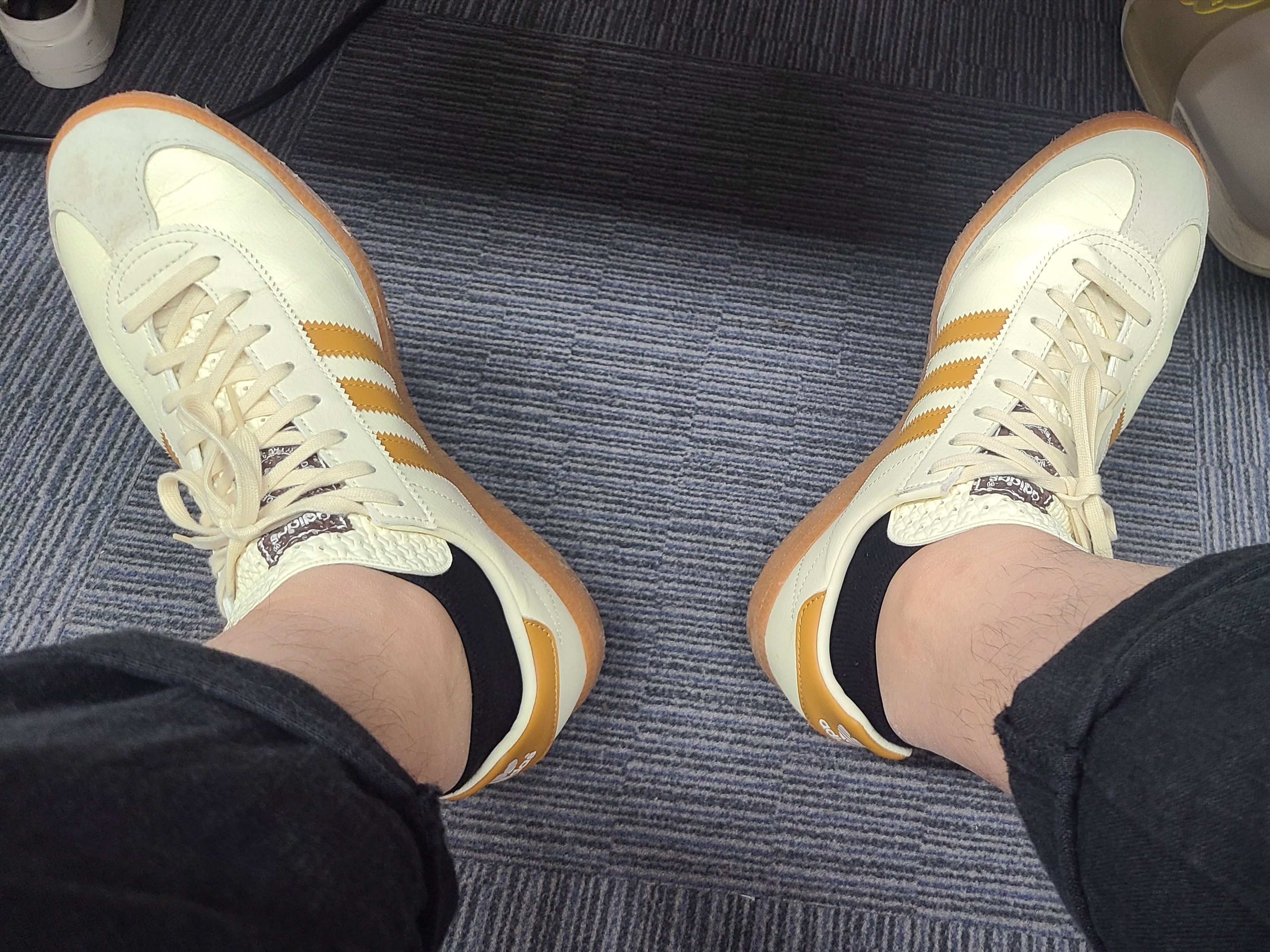 Adidas City Series Triest Cream White 착용 스타일