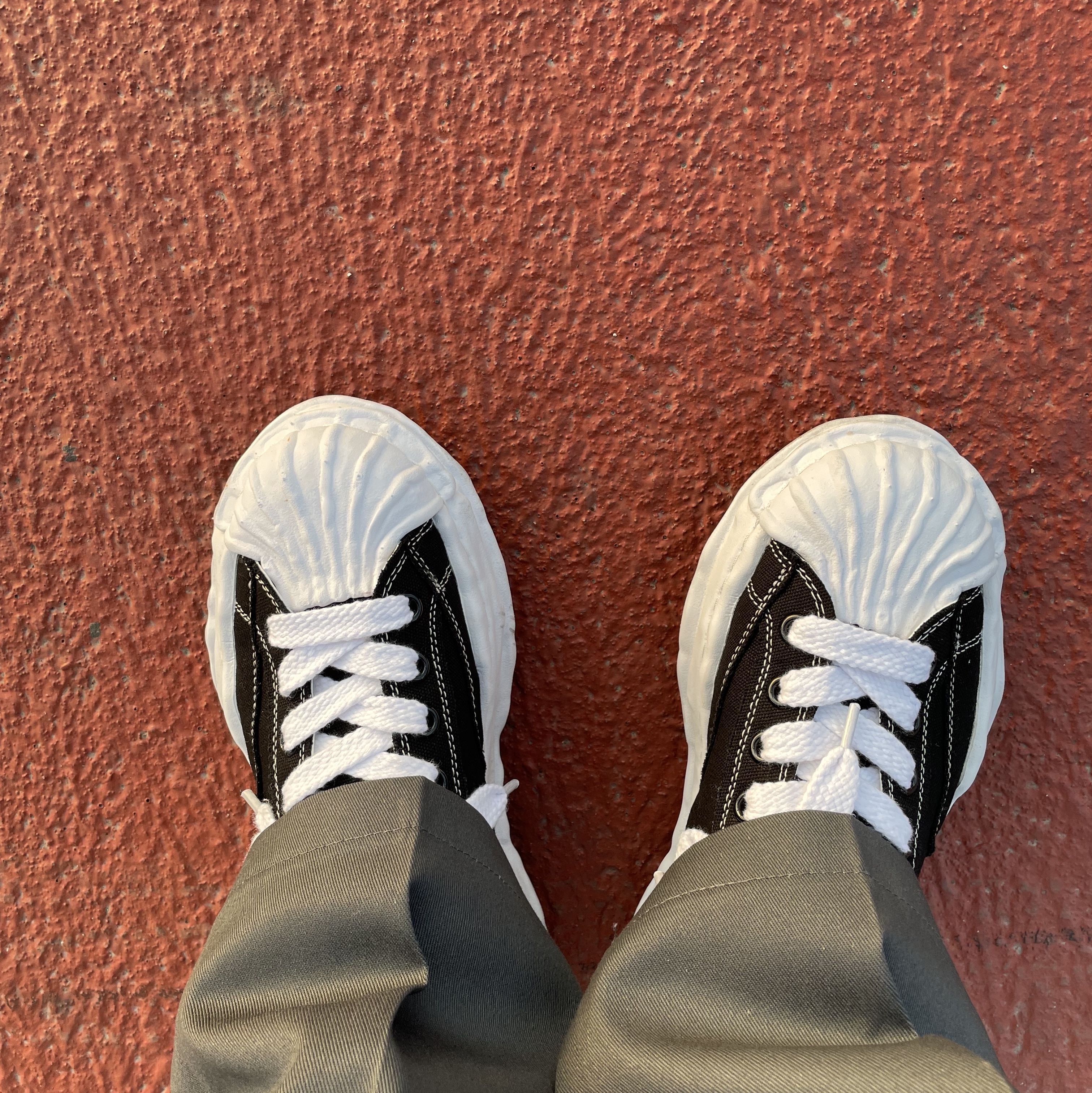 Maison Mihara Yasuhiro Blakey OG Sole Canvas Low-top Sneakers Black White 착용 스타일