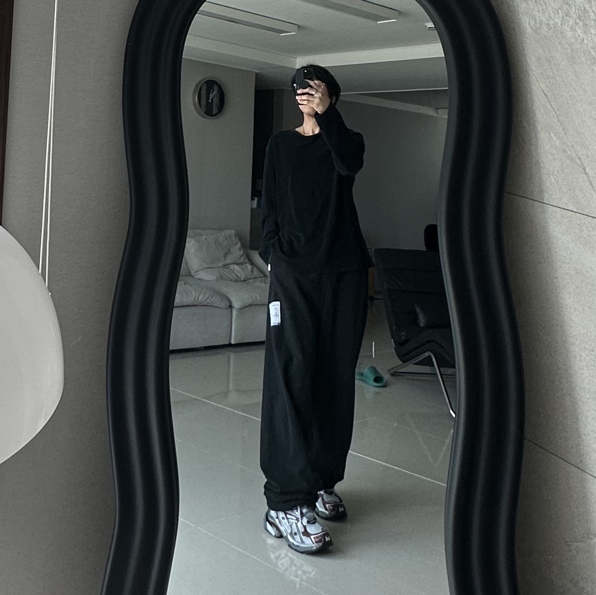 Balenciaga Runner Sneakers Grey Burgundy, Maison Mihara Yasuhiro Twisted Double Waist Pants Black 착용 스타일 - 1