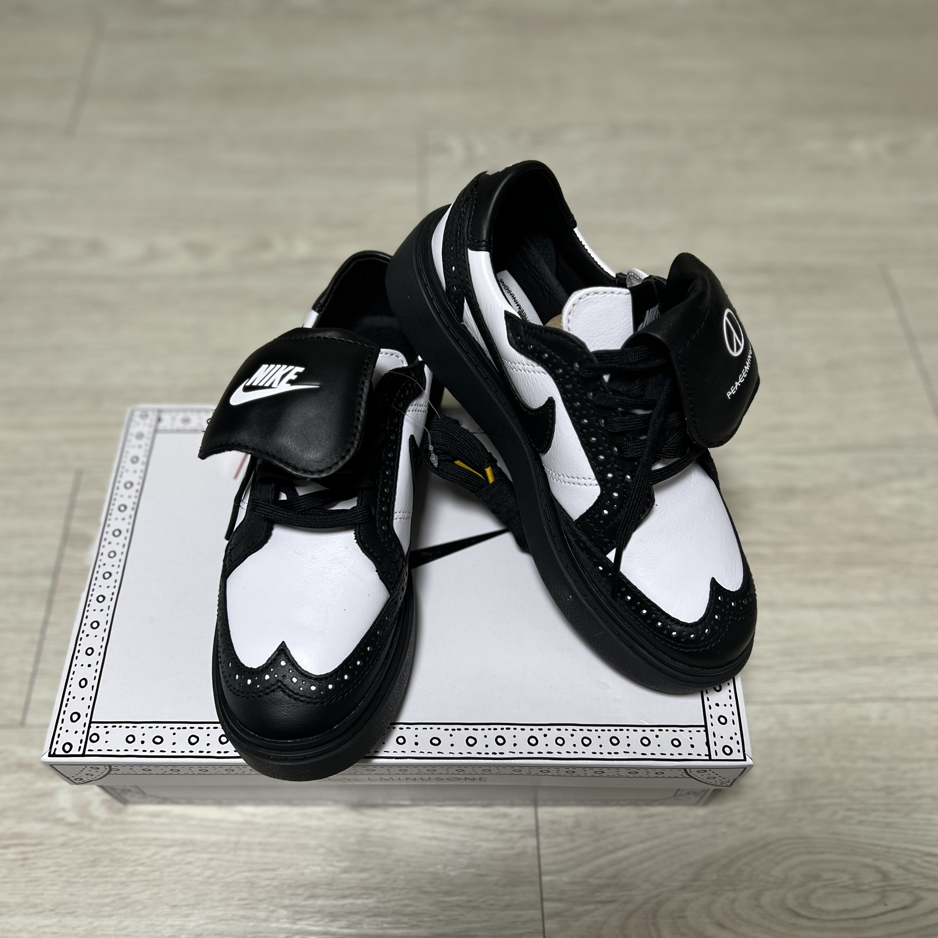 Nike x Peaceminusone Kwondo1 Black and White 착용 스타일 - 2