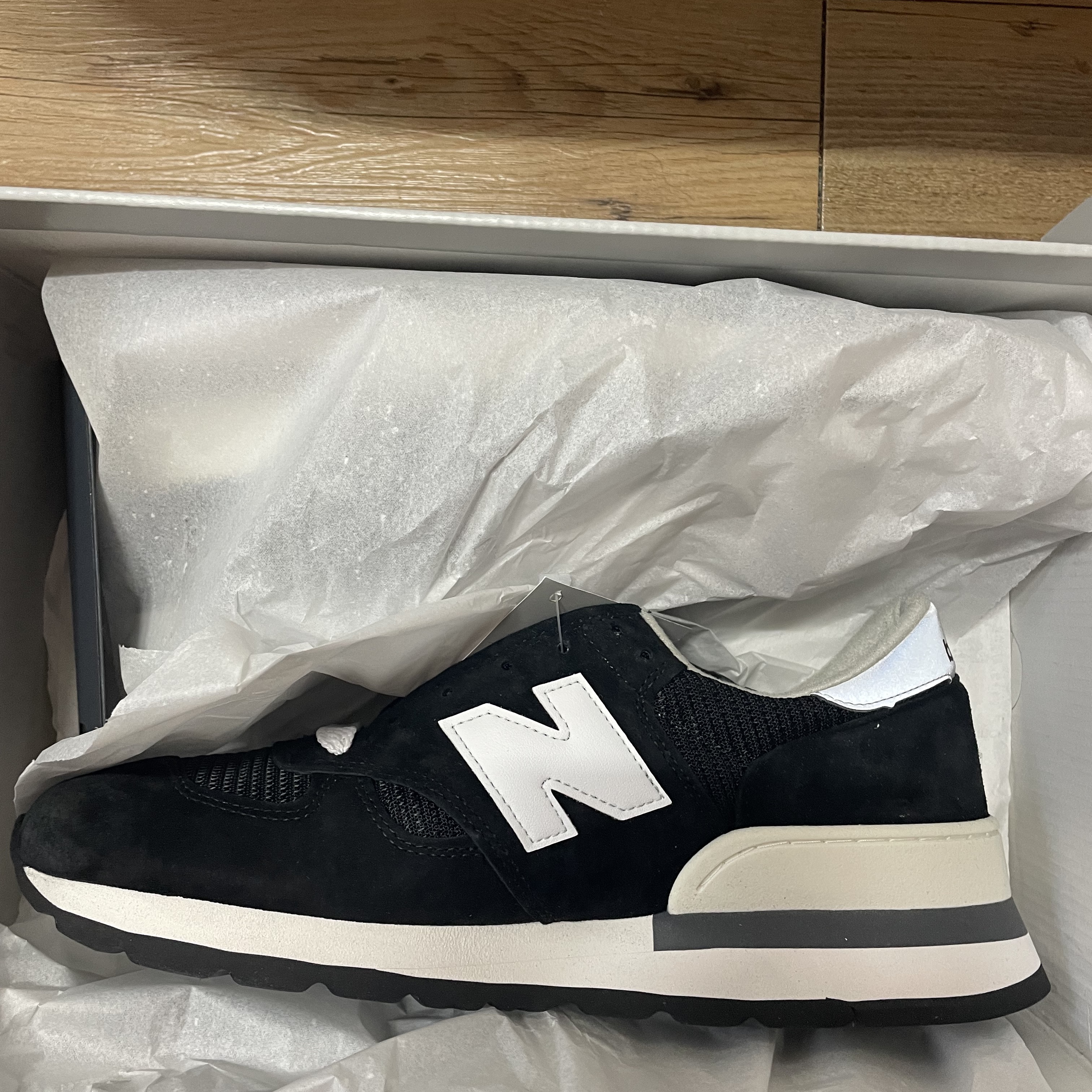 New Balance 990v1 Made in USA Black 착용 스타일 - 1