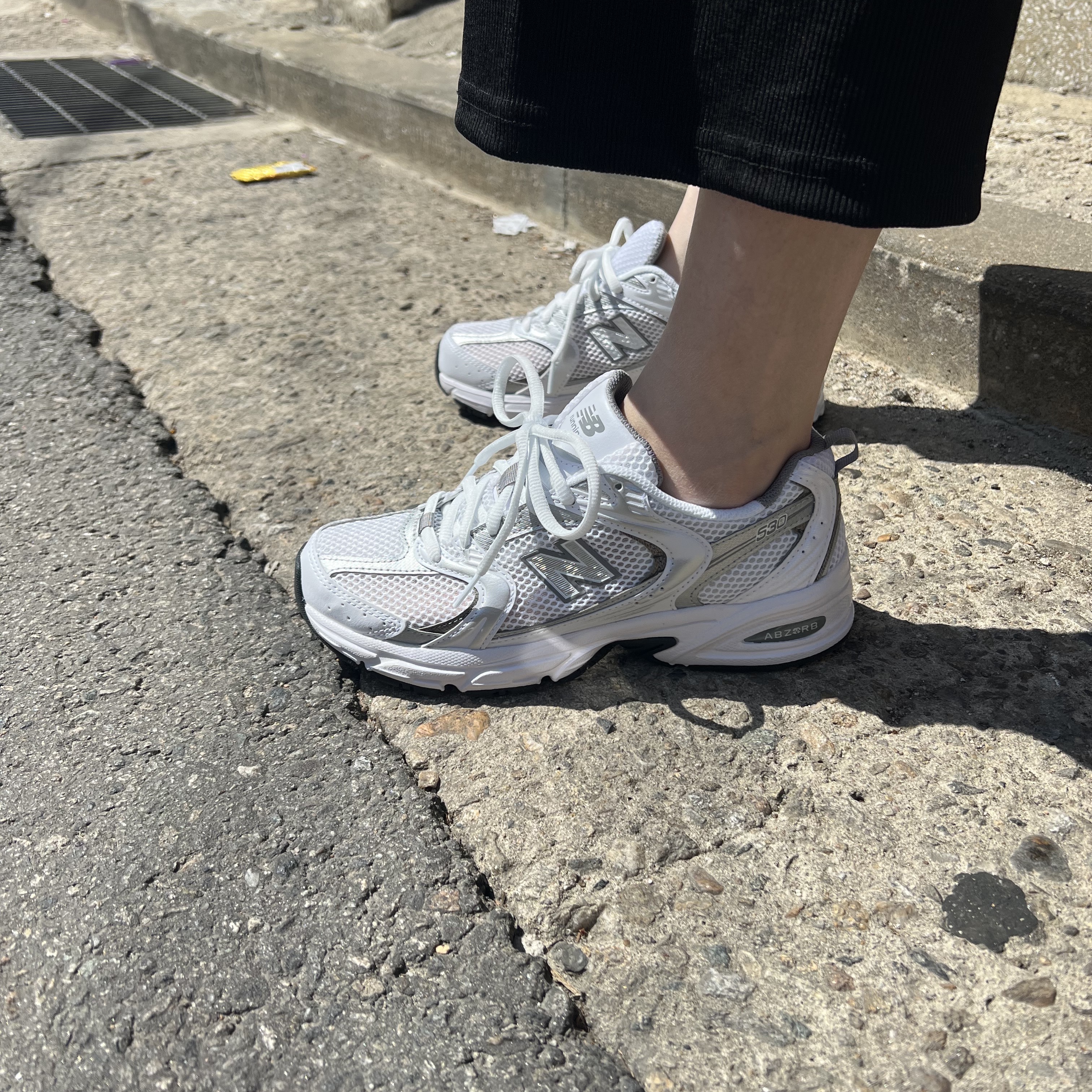 New Balance 530 White Silver 착용 스타일