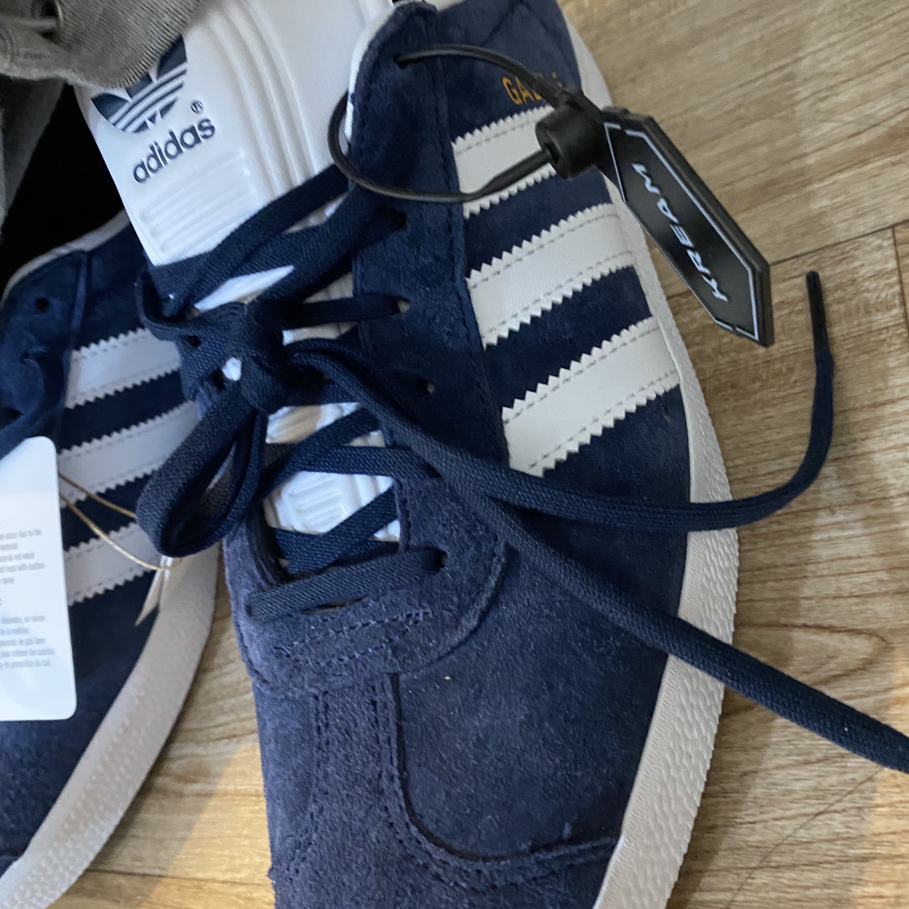 Adidas Gazelle Collegiate Navy 착용 스타일 - 1