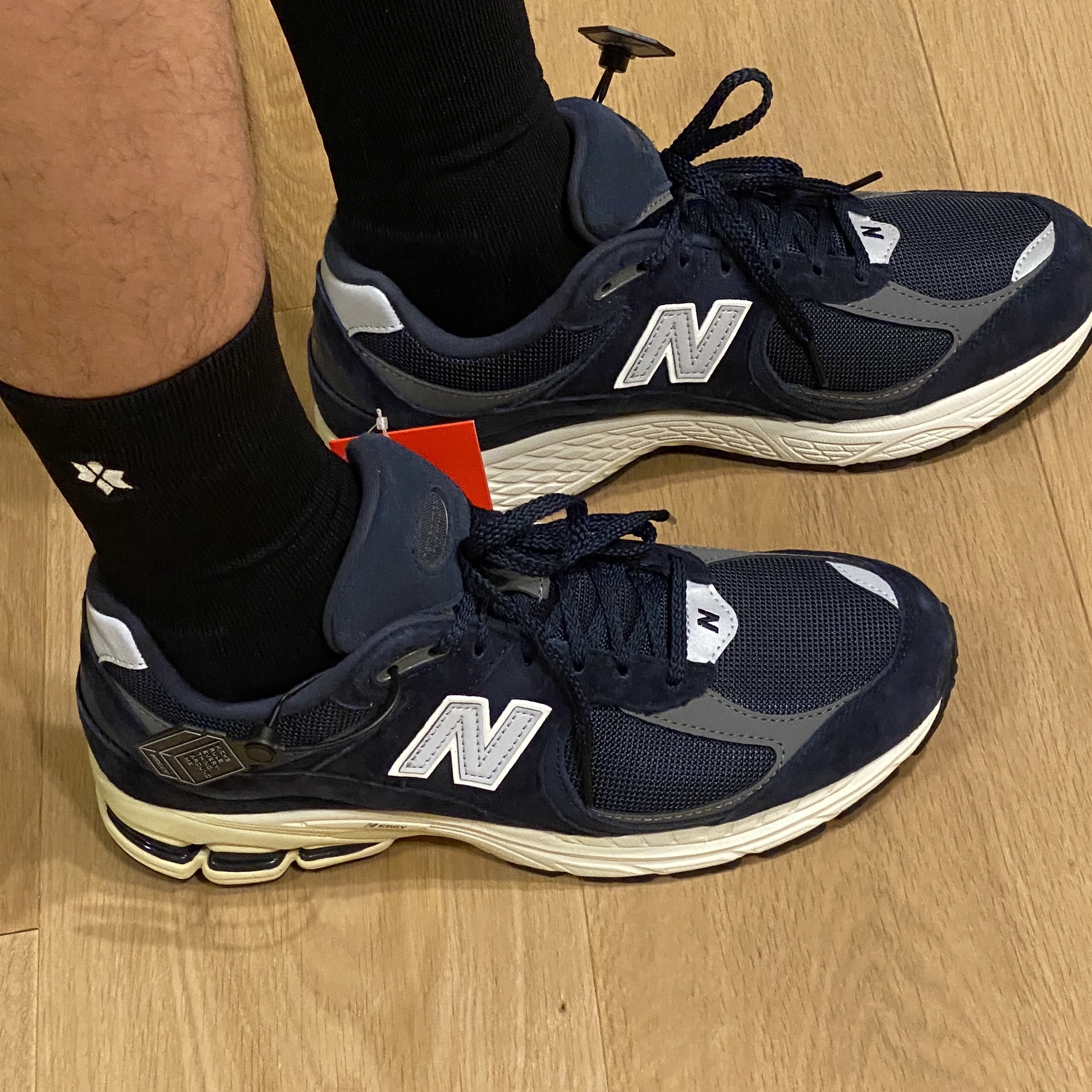 New Balance 2002R Eclipse Castlerock 착용 스타일