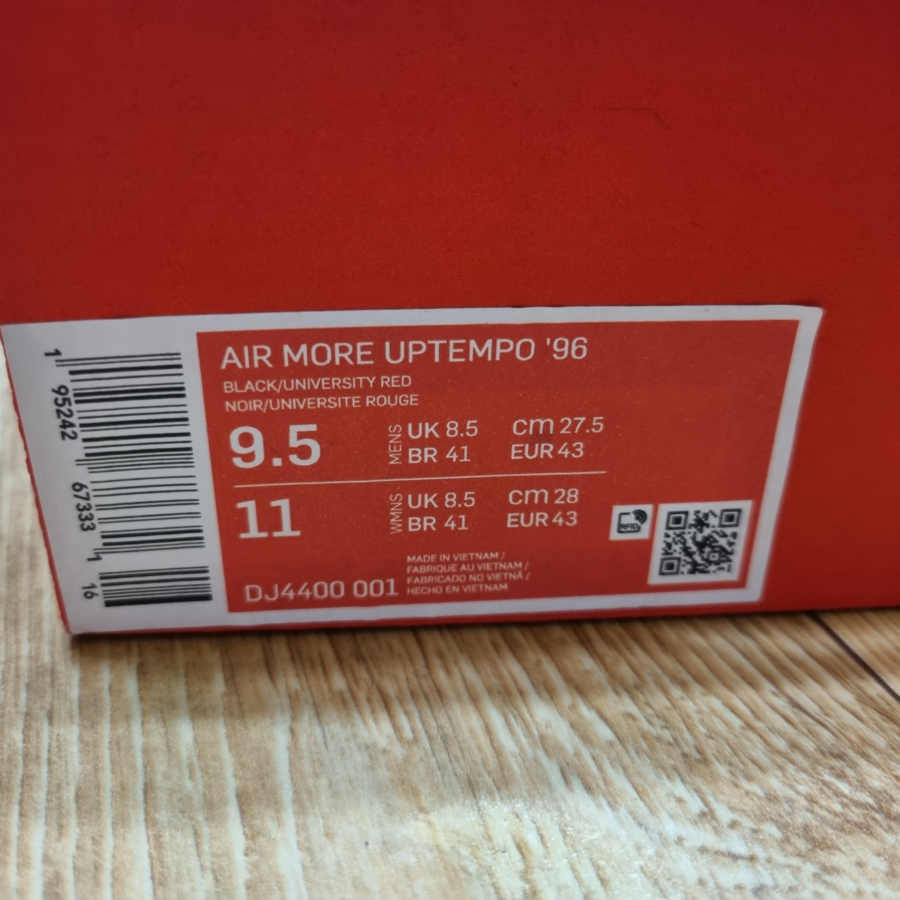 Nike Air More Uptempo 96 Black University Red 착용 스타일