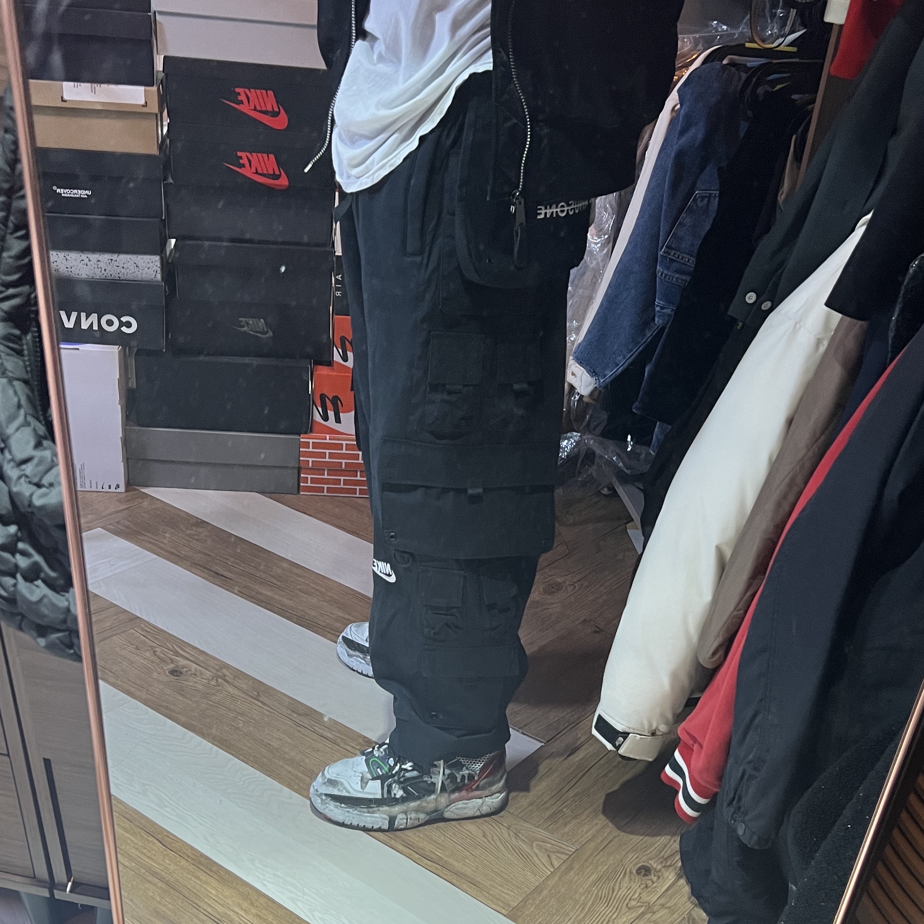 Nike x Peaceminusone Wide Pants Black (DR0096-010), Maison Margiela Fusion Low Top Sneakers Black White Red 착용 스타일 - 2