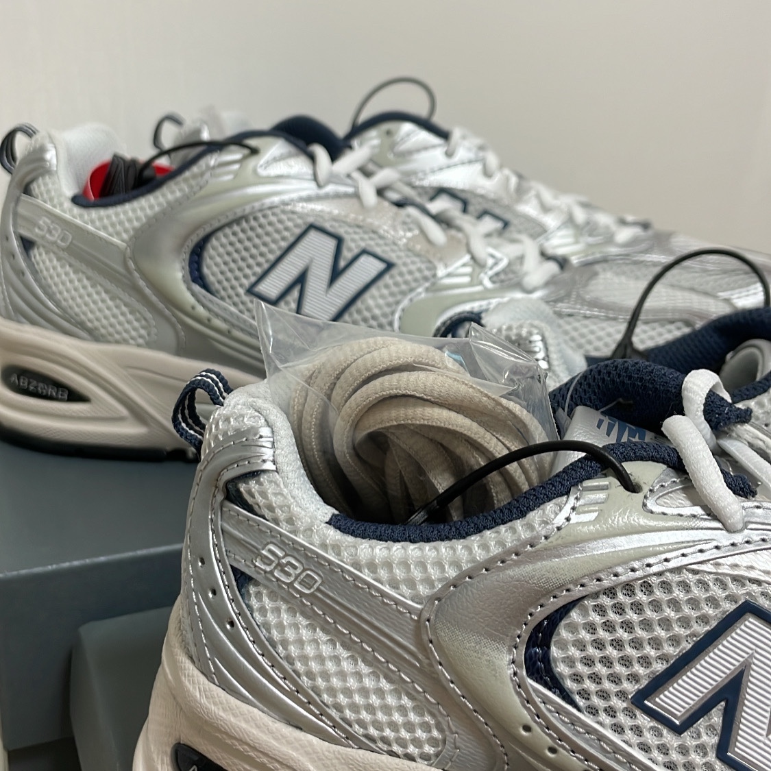 New Balance 530 Steel Grey 착용 스타일