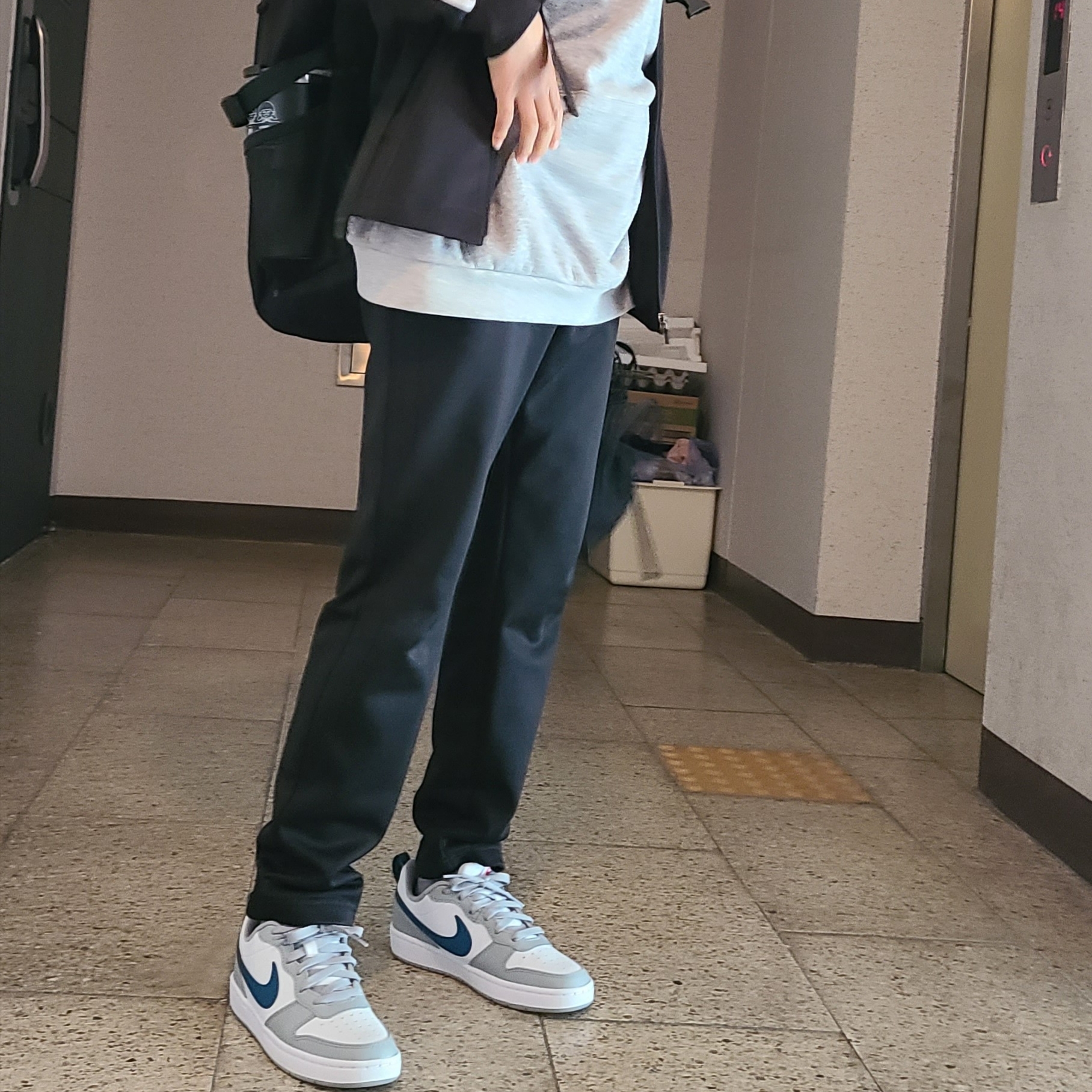 (GS) Nike Court Borough Low 2 Light Smoke Grey 착용 스타일 - 1