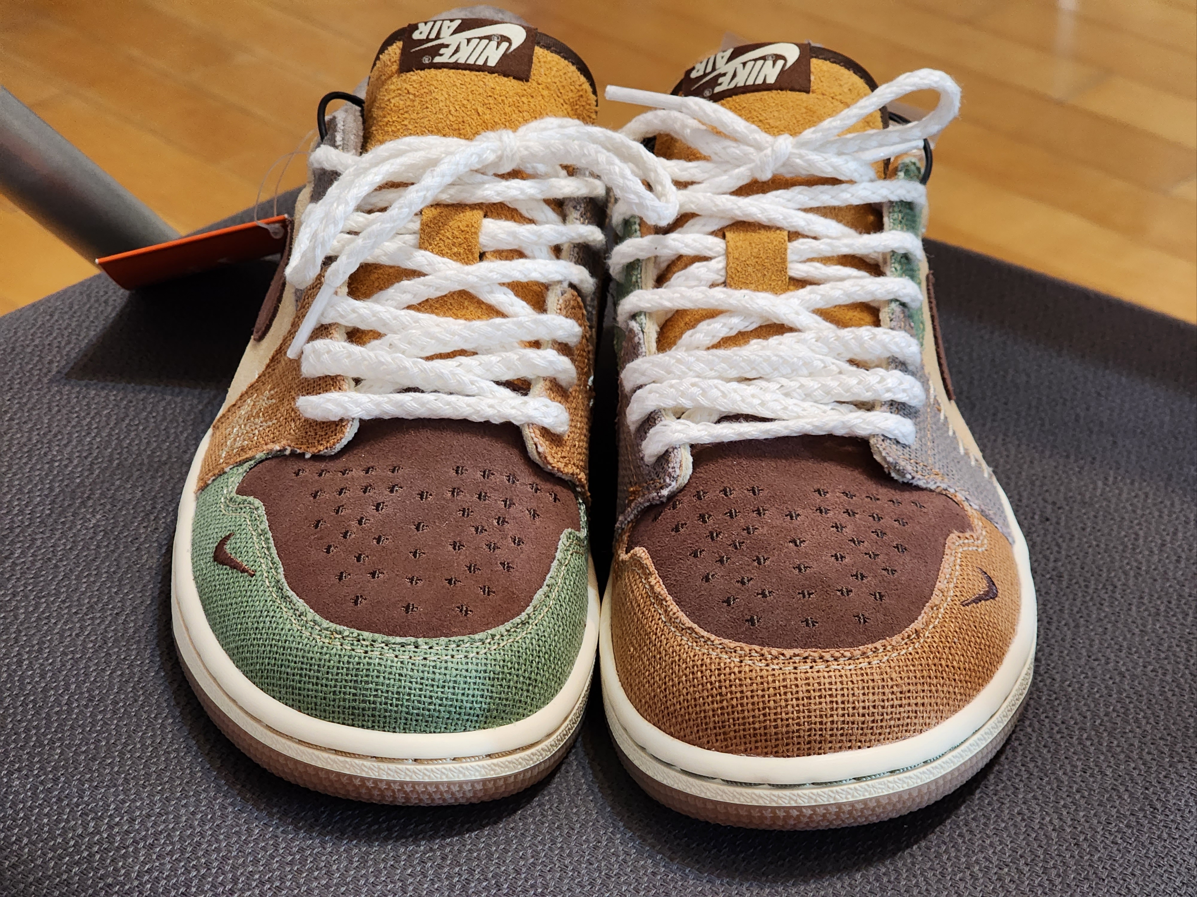 Jordan 1 x Zion Williamson Retro Low OG Flax and Oil Green 착용 스타일 - 2