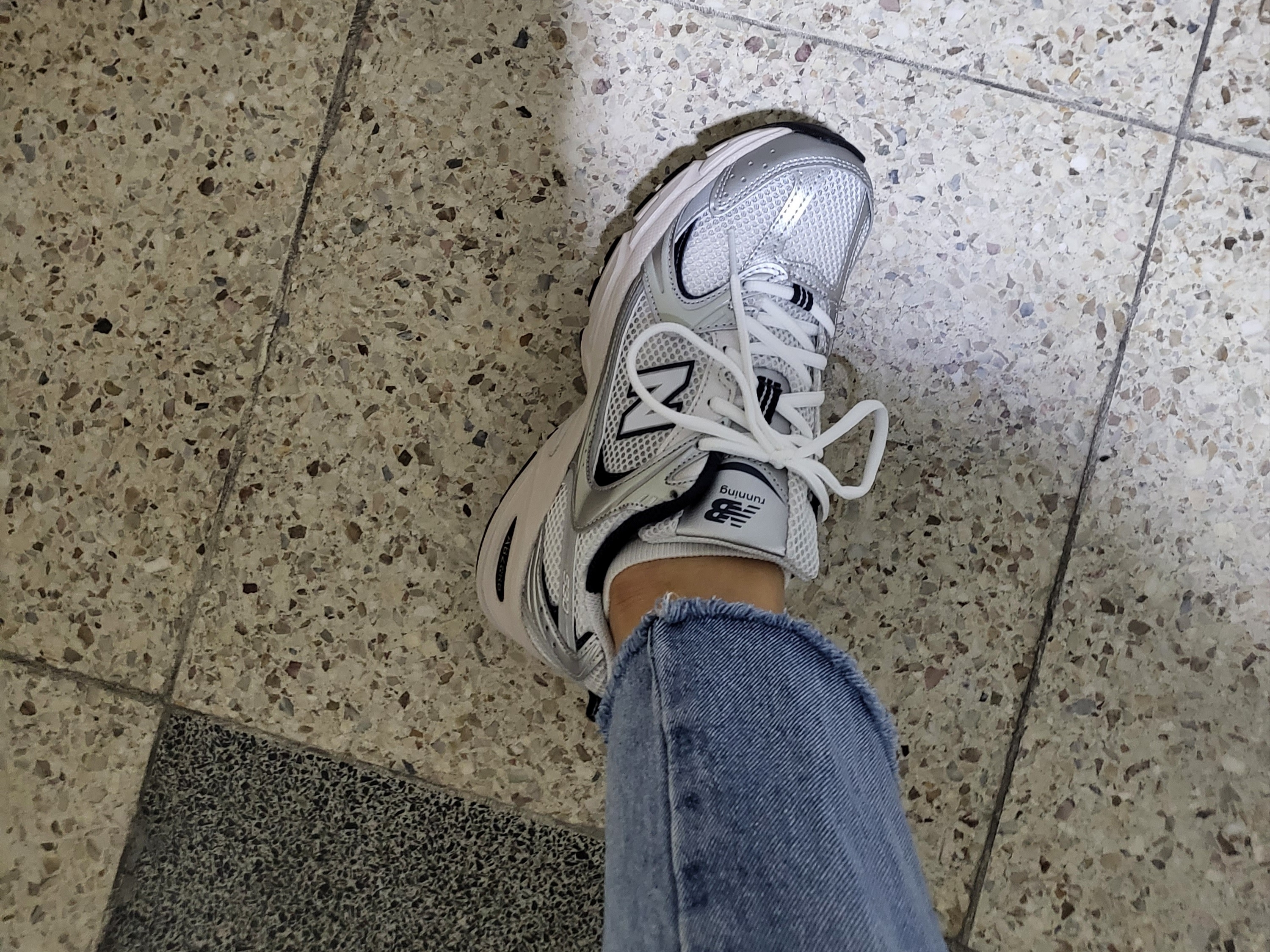 New Balance 530 Steel Grey 착용 스타일