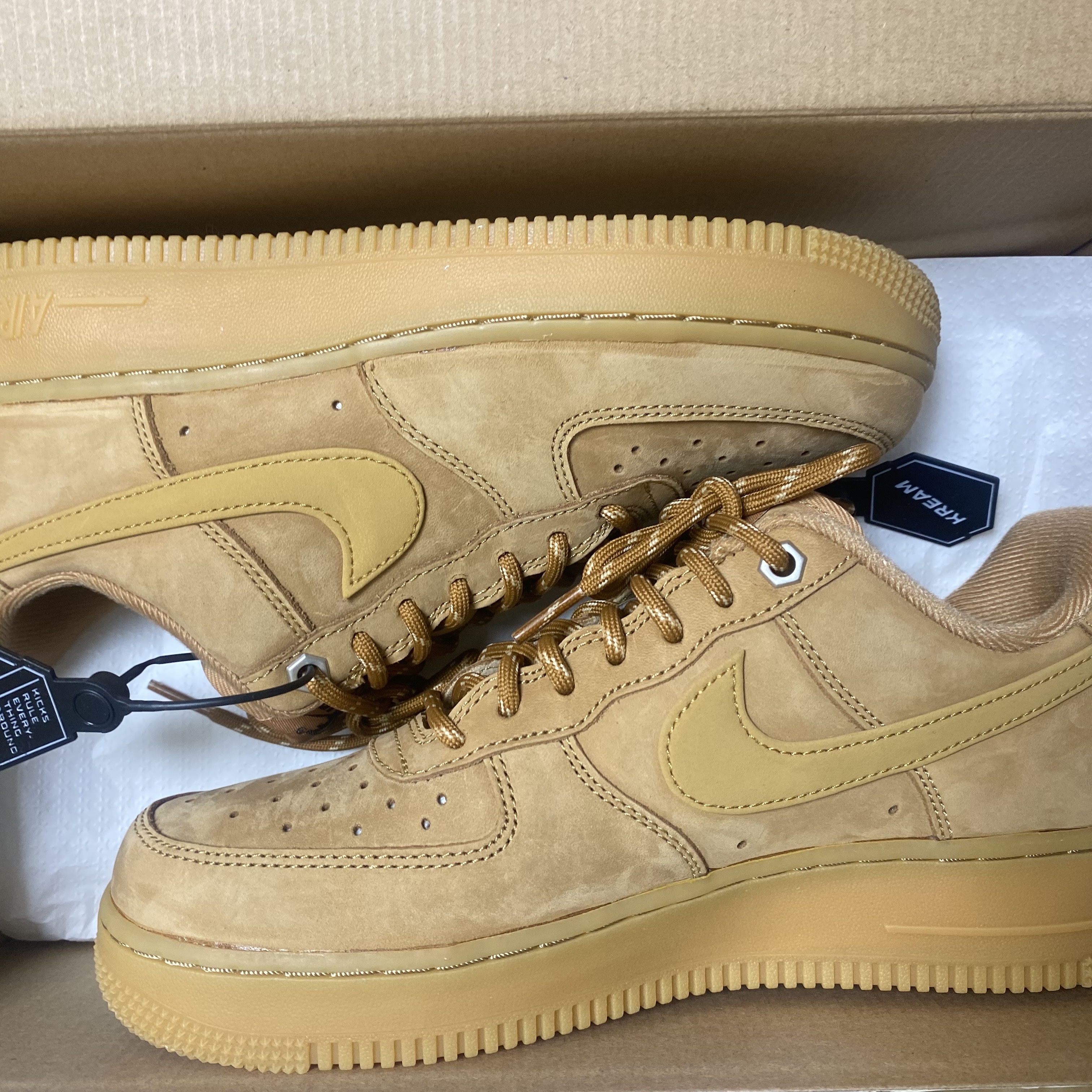 Nike Air Force 1 '07 WB Flax 착용 스타일