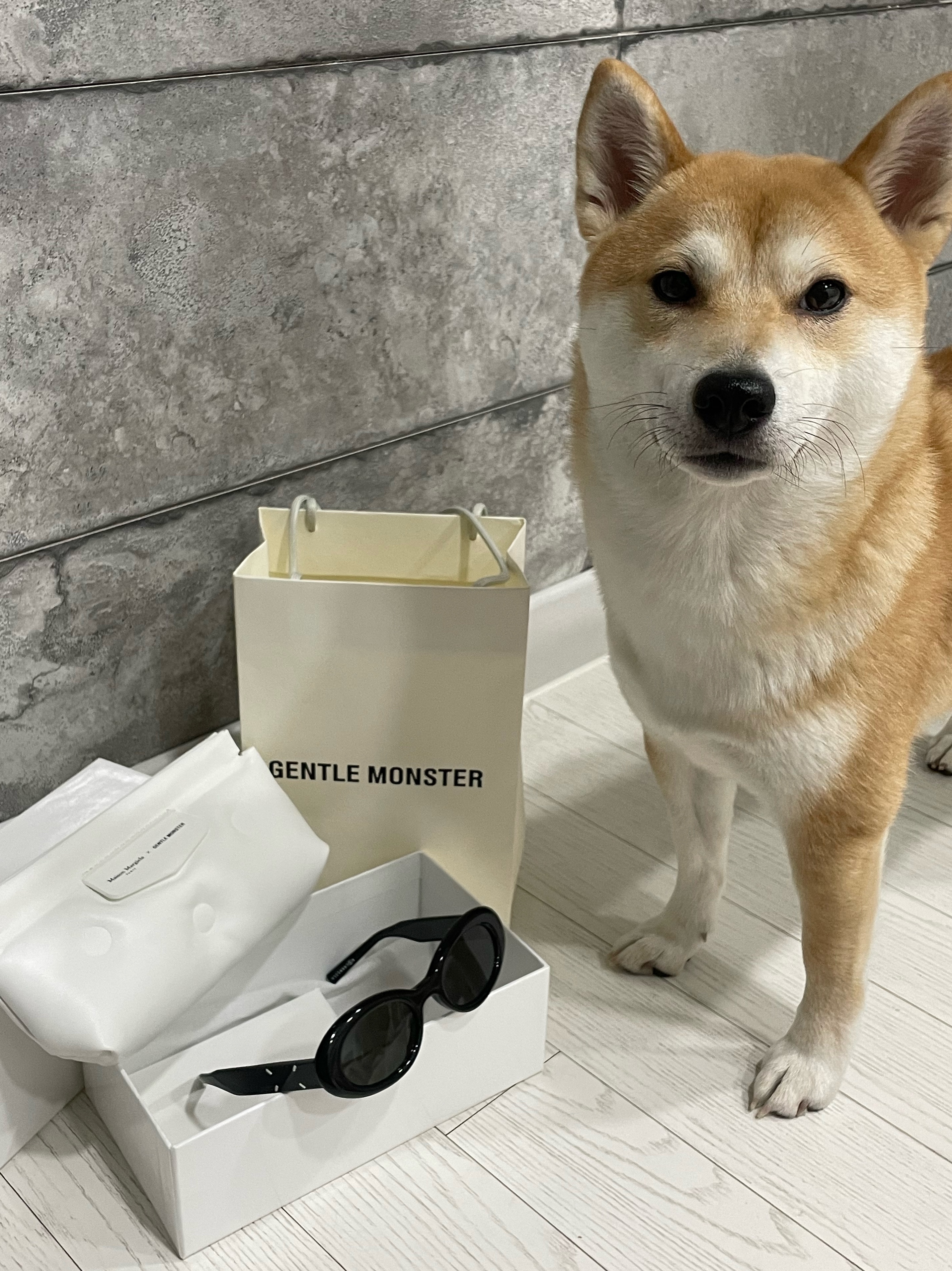 Gentle Monster x Maison Margiela MM005 Black Black 착용 스타일 - 2