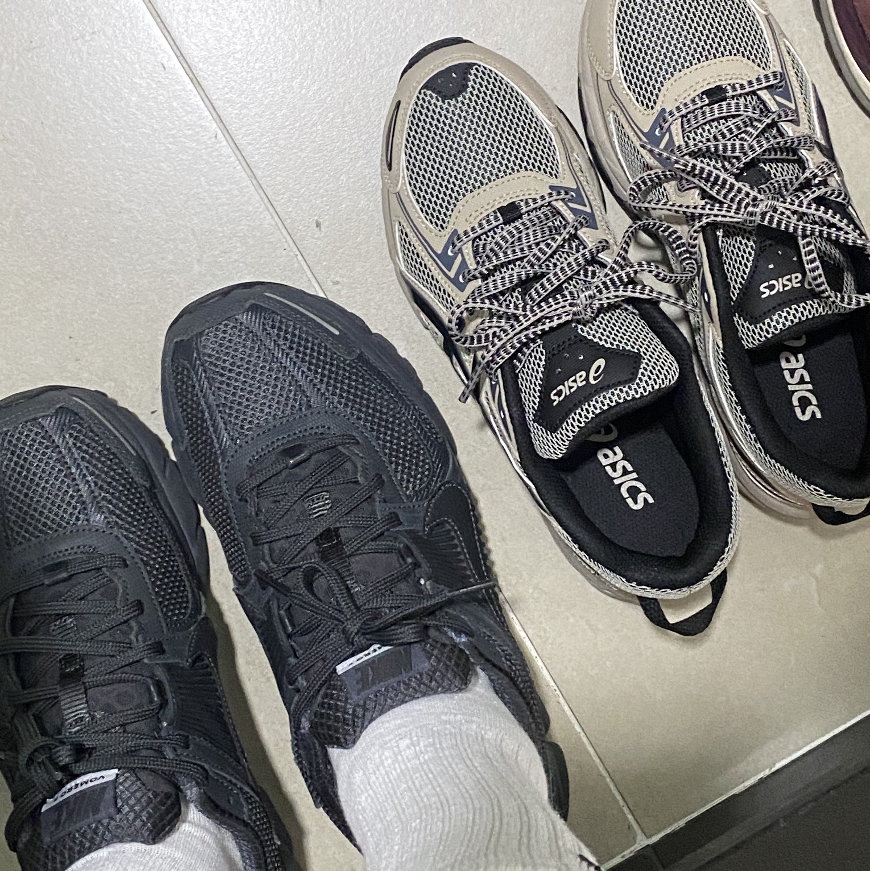 Nike Zoom Vomero 5 SP Anthracite 2023, Asics Gel-Venture 6 Feather Grey Black 착용 스타일