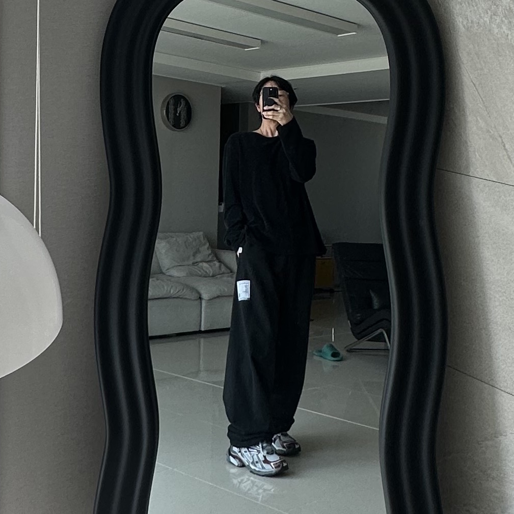 Balenciaga Runner Sneakers Grey Burgundy, Maison Mihara Yasuhiro Twisted Double Waist Pants Black 착용 스타일 - 4