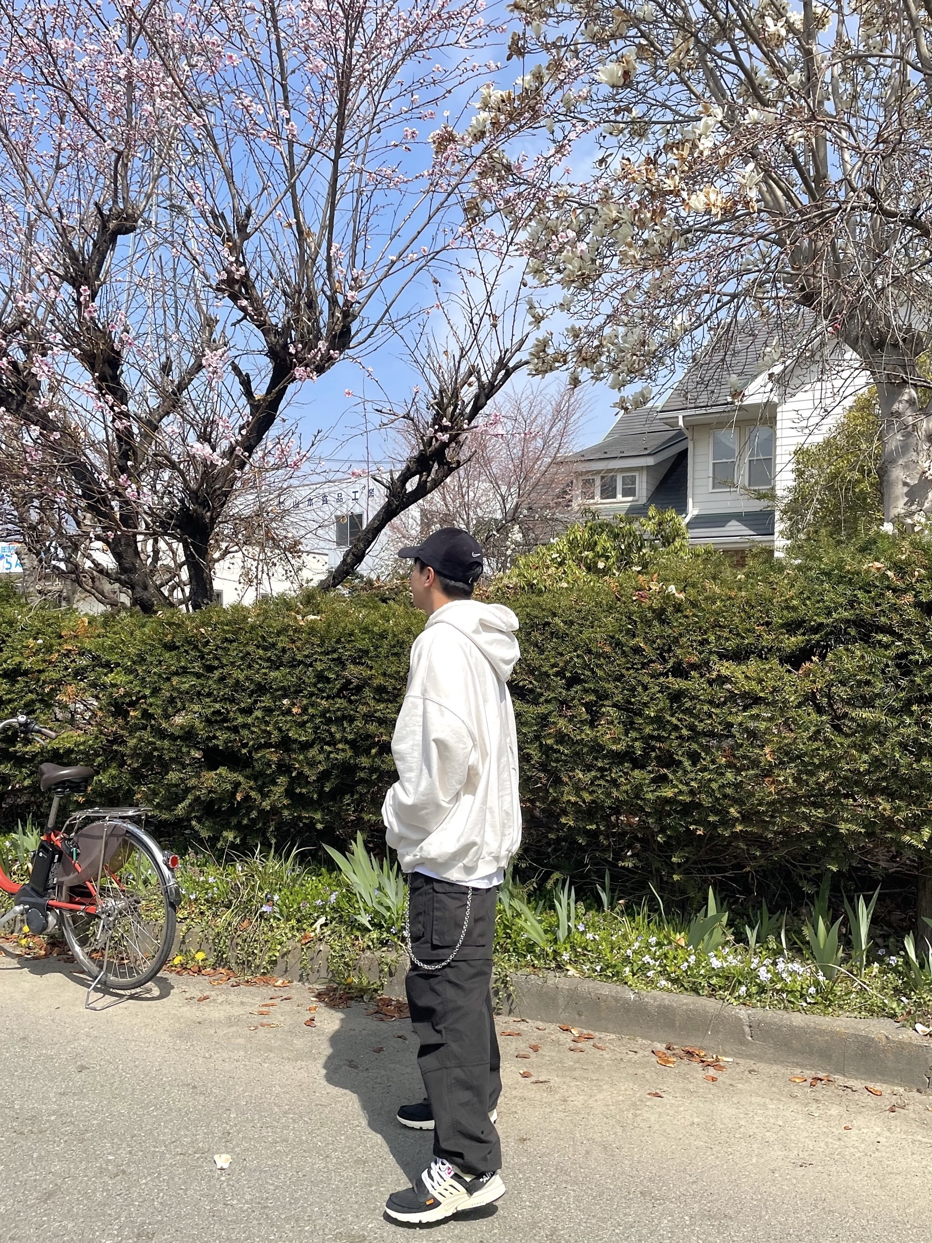 Project G/R x Atmos Etiquette Lesson Vintage Washed Hoodie White, Supreme x Nike Arc Corduroy 6-Panel Black - 22SS 착용 스타일 - 4