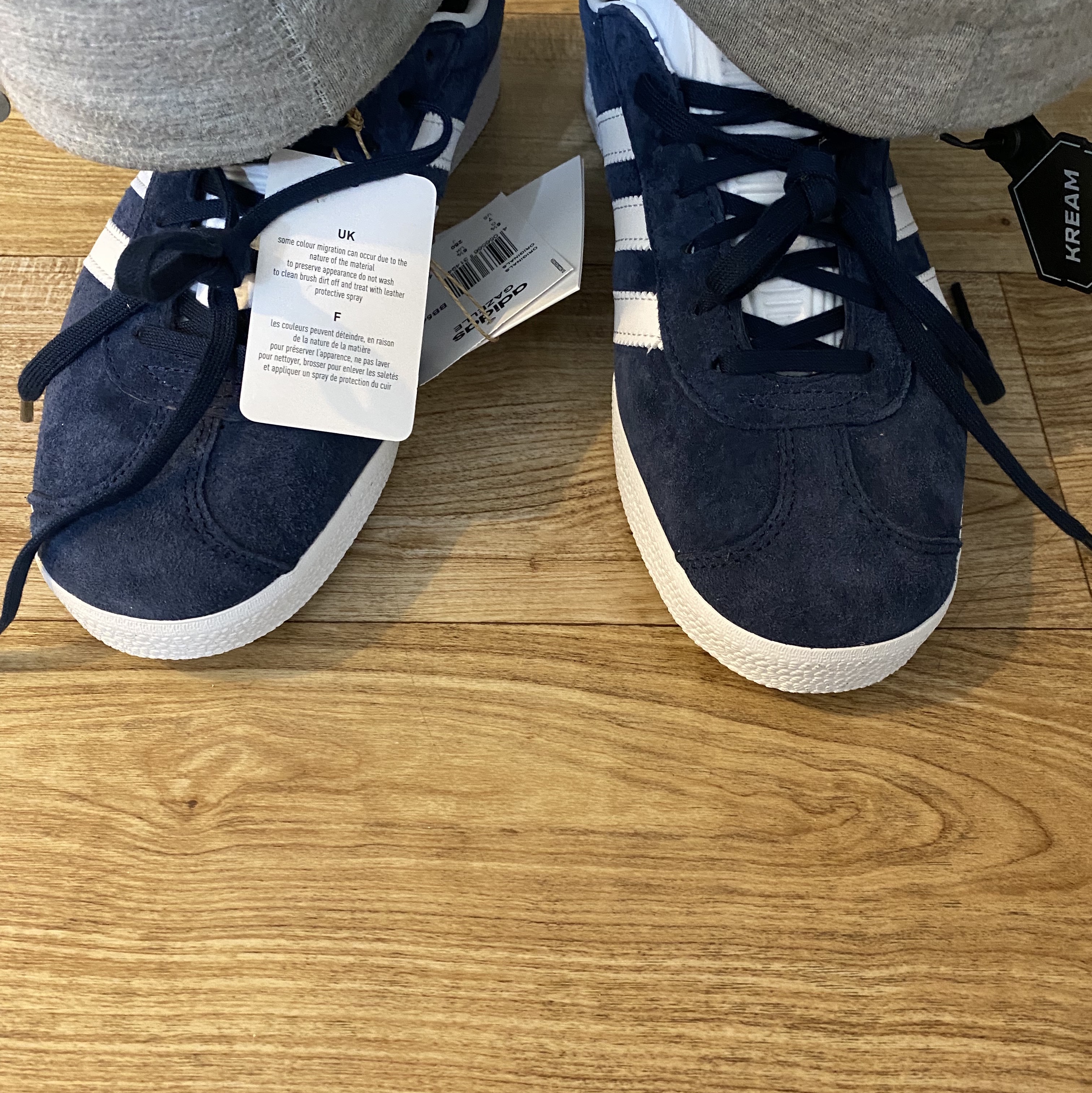Adidas Gazelle Collegiate Navy 착용 스타일 - 2