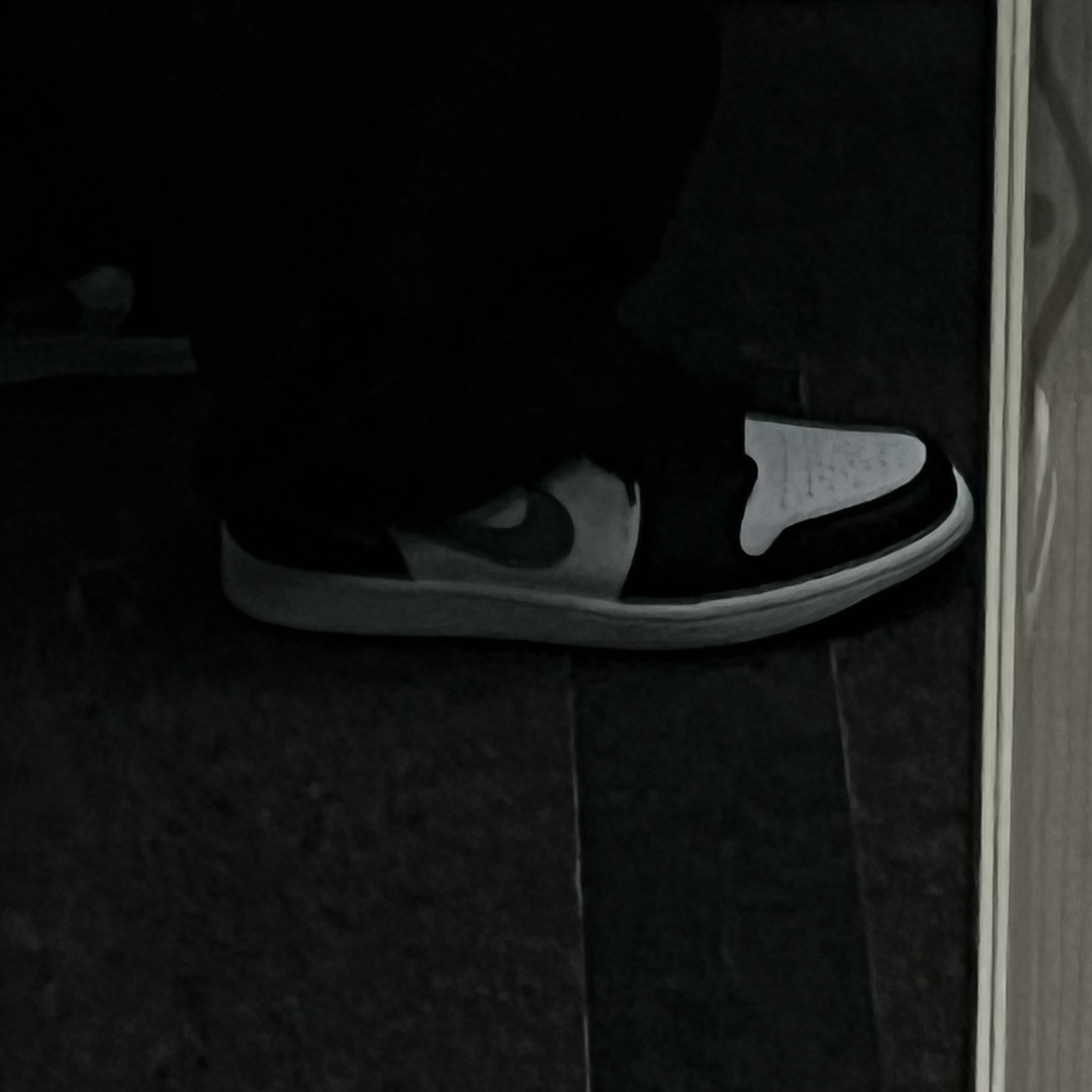Jordan 1 Low Black Particle Grey 착용 스타일 - 3
