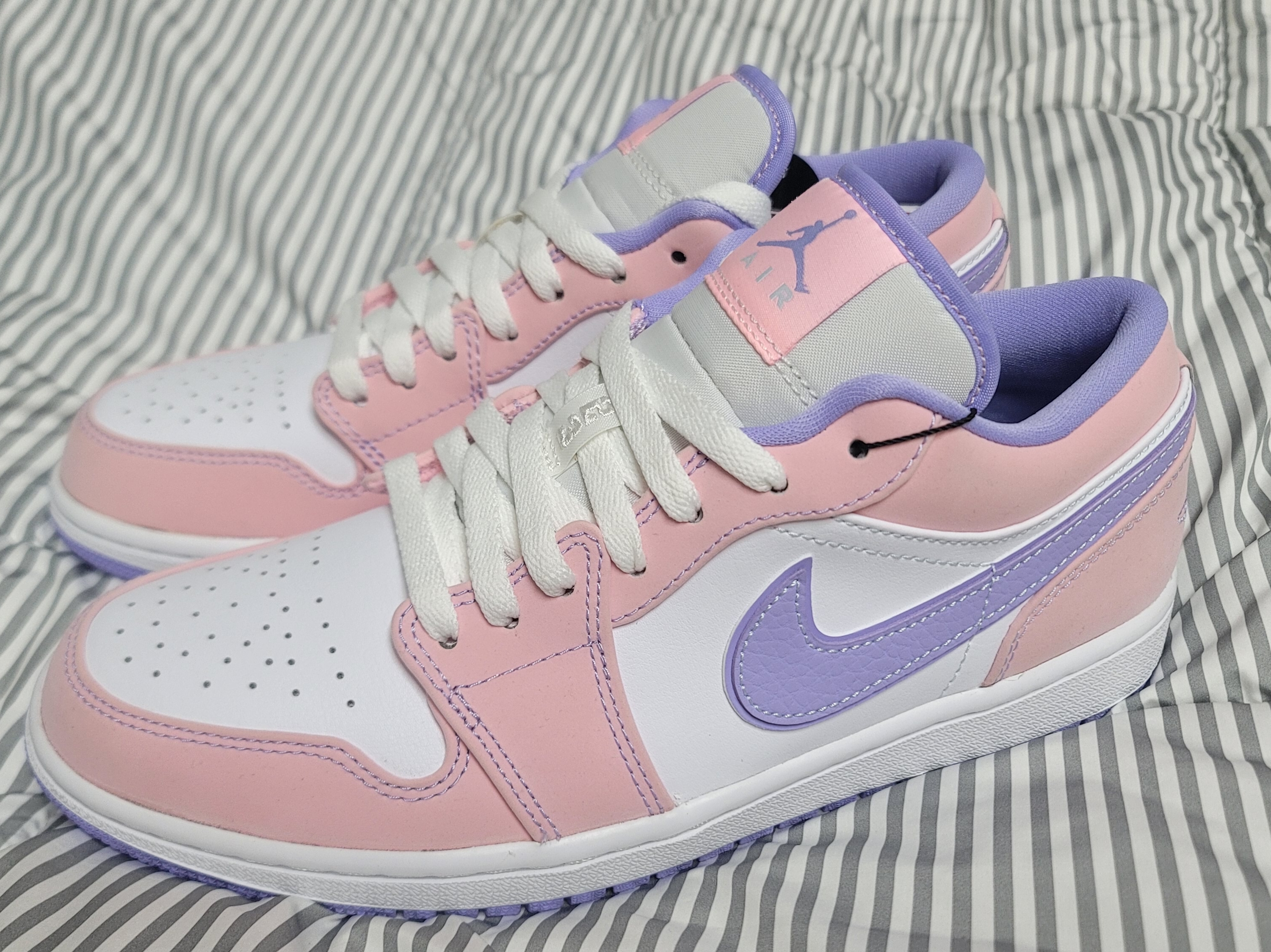 Jordan 1 Low SE Arctic Punch 착용 스타일 - 1
